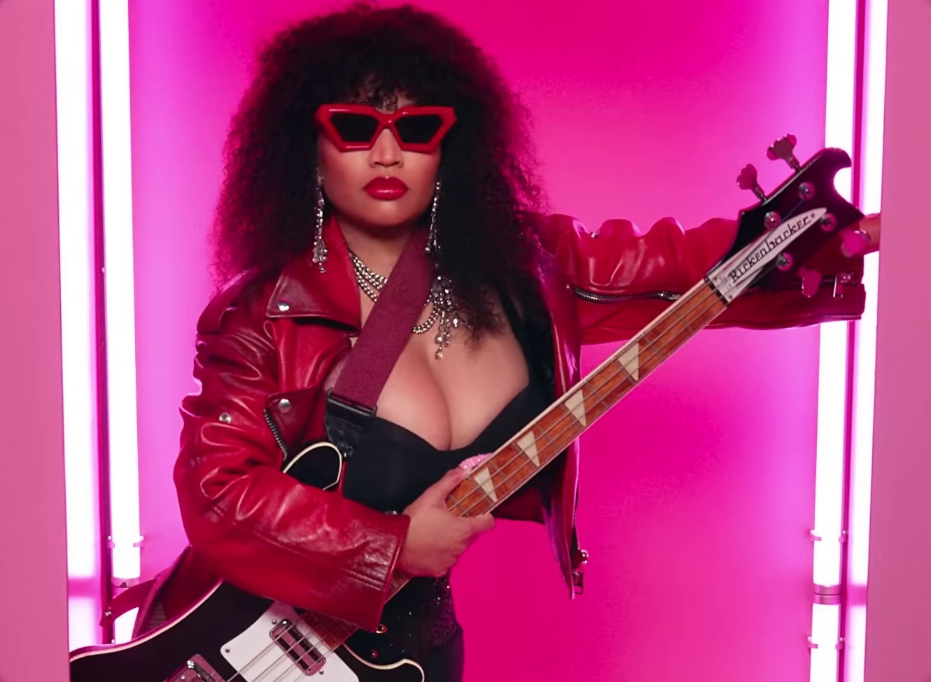 Super Freaky Girl  (2022) —  shot,  lighting