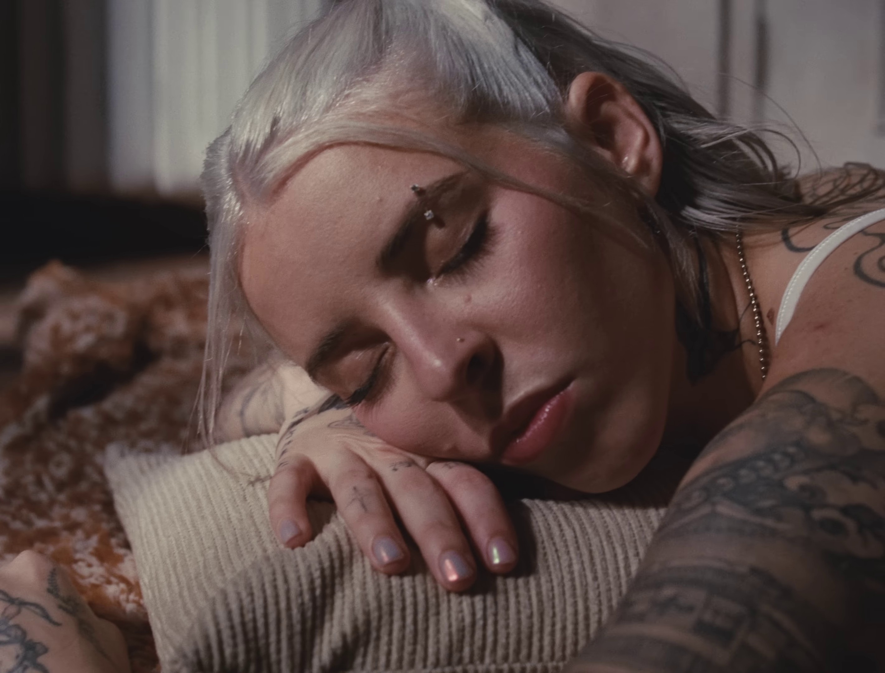 CONTIGO (2024) —  shot,  lighting