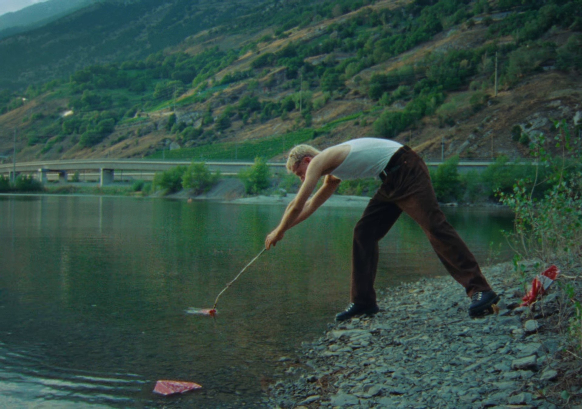 Daheim (2024) —  shot,  lighting