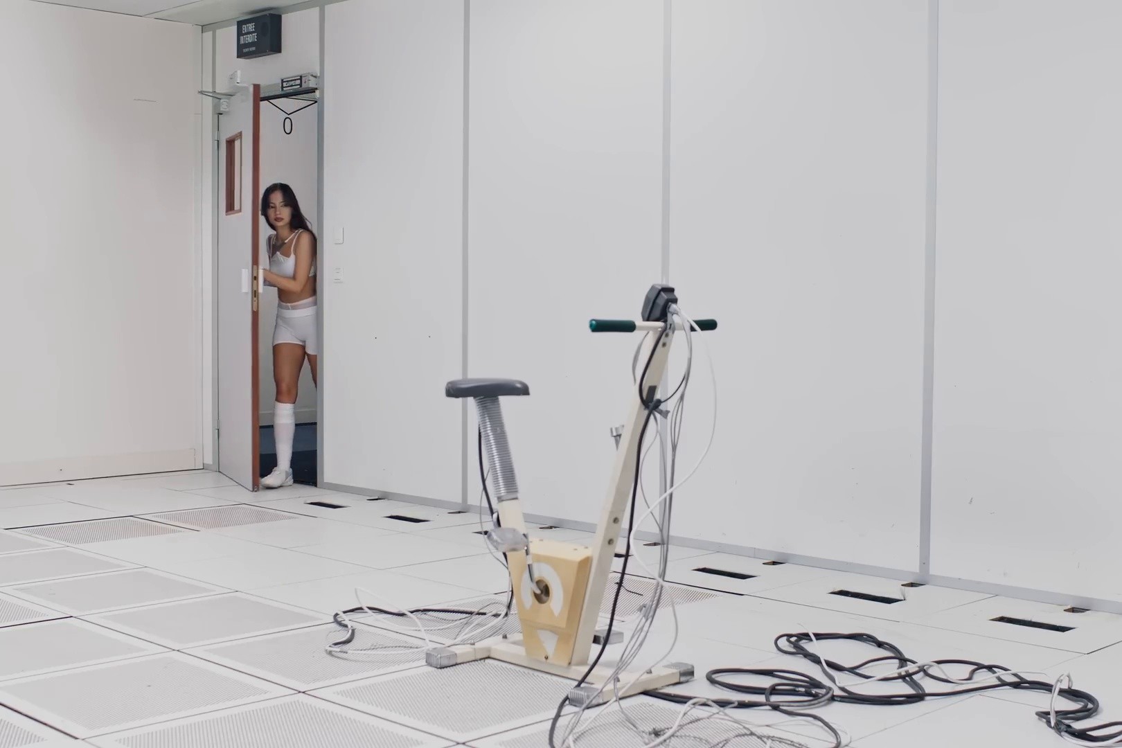 Le lapin blanc (2025) —  shot,  lighting