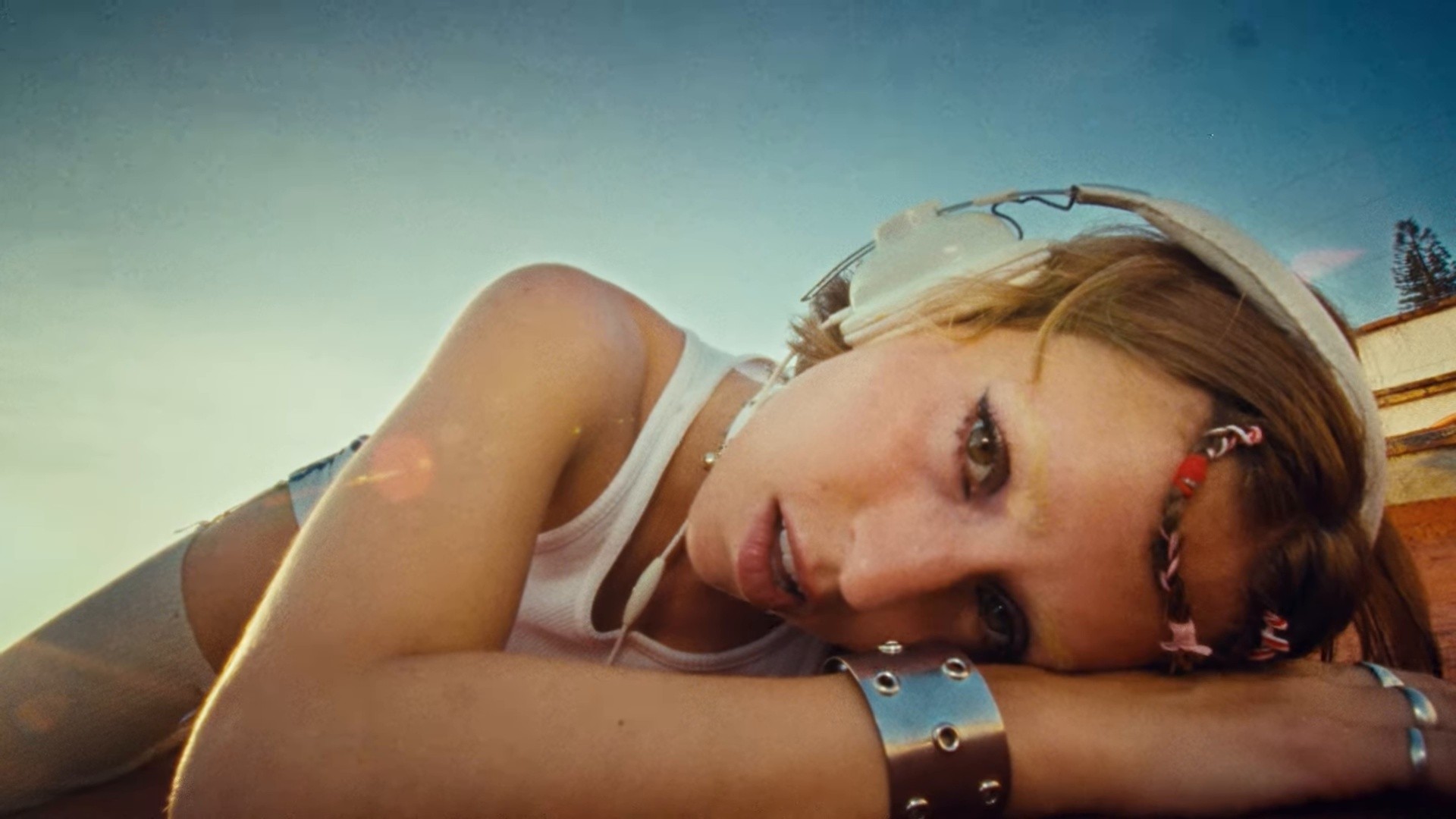 LONELY HEARTS (2024) —  shot,  lighting