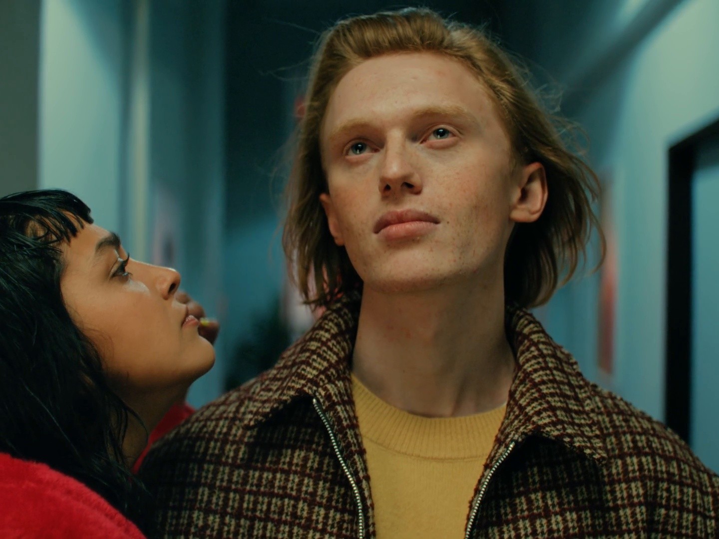 GARNIER FRUCTIS - SHAMPOO SNITCH (2025) —  shot,  lighting