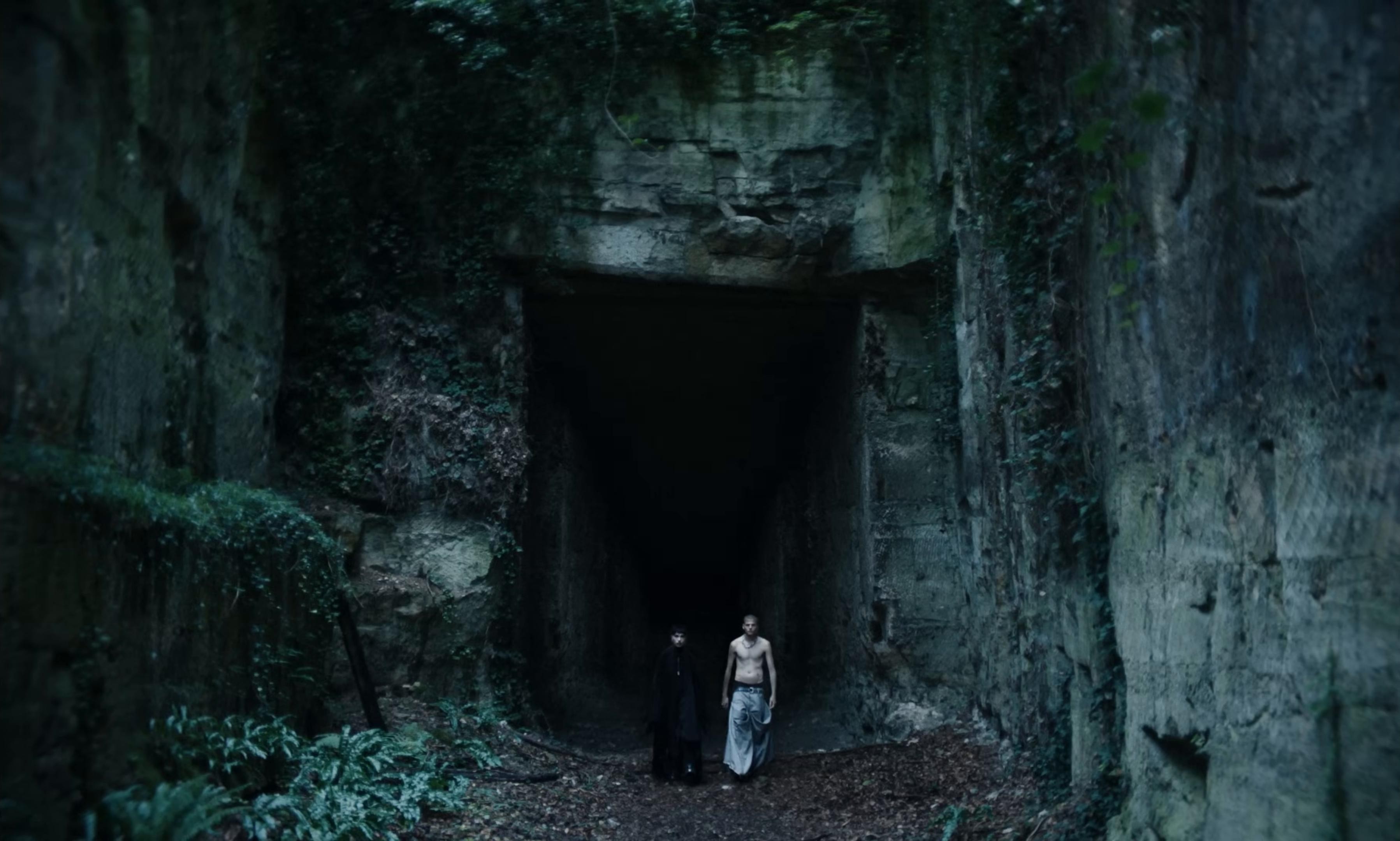 INNER ESCAPE  (2025) —  shot,  lighting