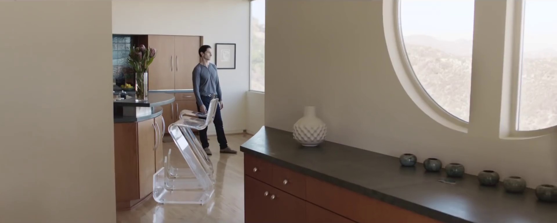 Magnets (2015) —  shot,  lighting