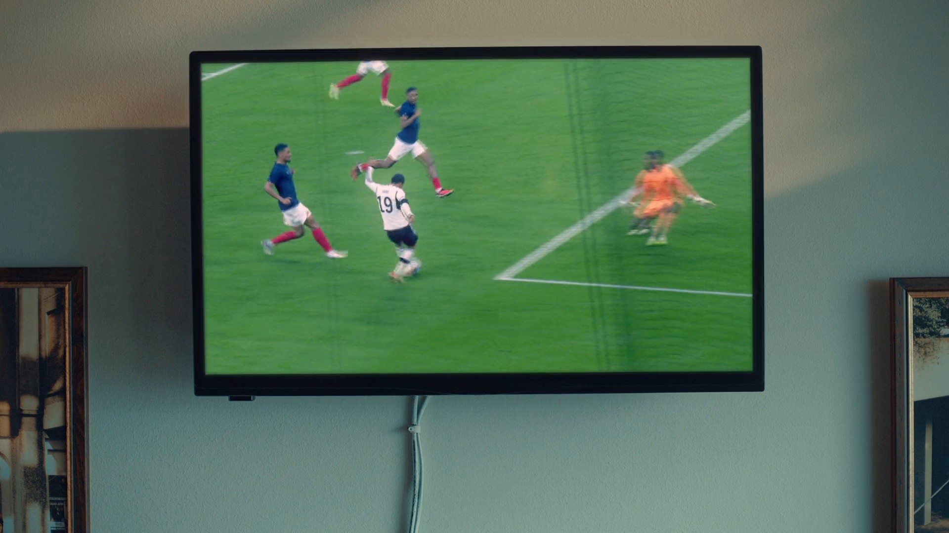 Telekom - No fiber, no football (2024) —  shot,  lighting