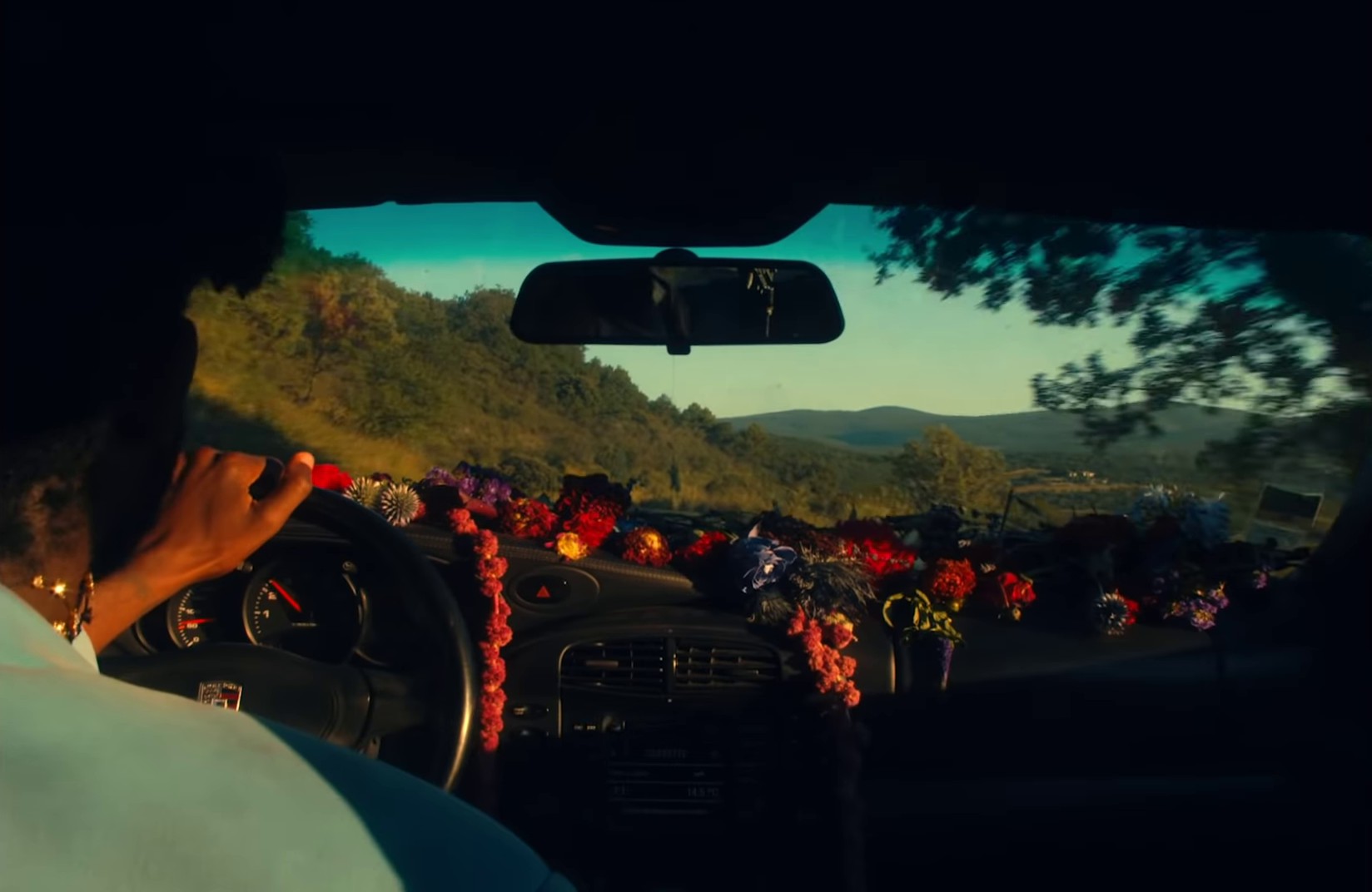 911  (2020) —  shot,  lighting