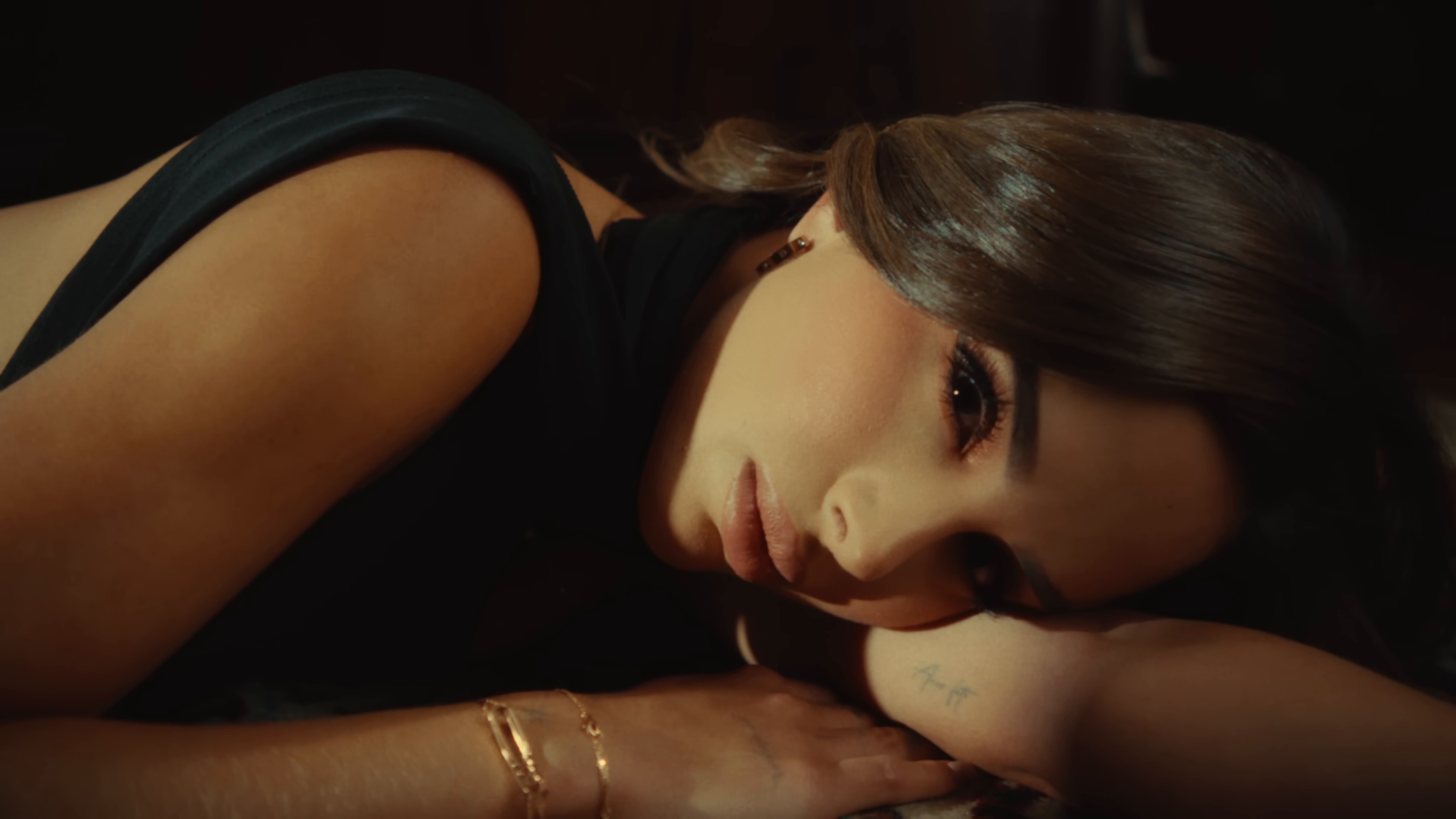 Paz Mental (2025) —  shot,  lighting