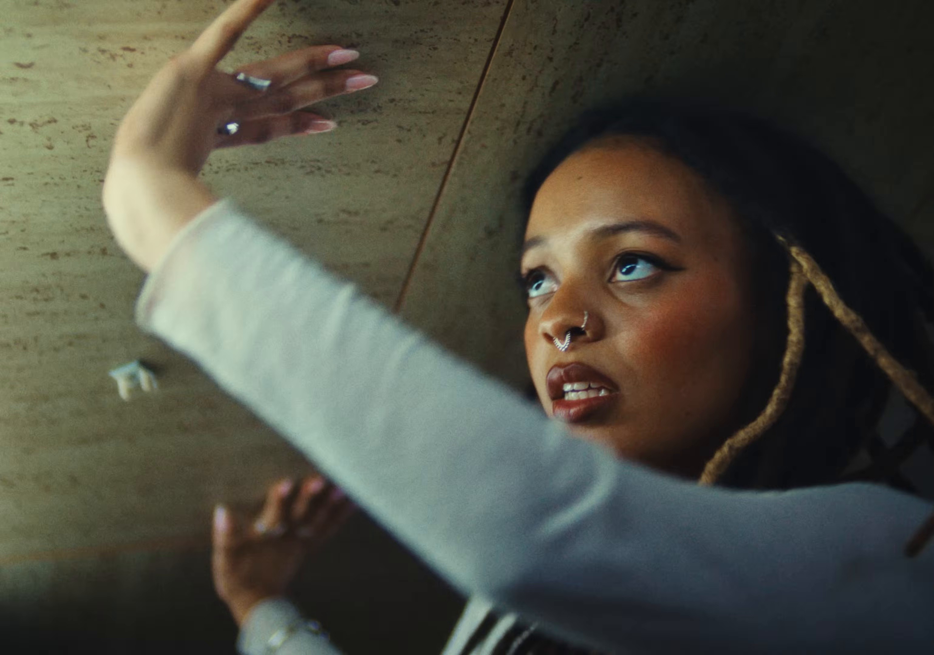 Plastique (2024) —  shot,  lighting