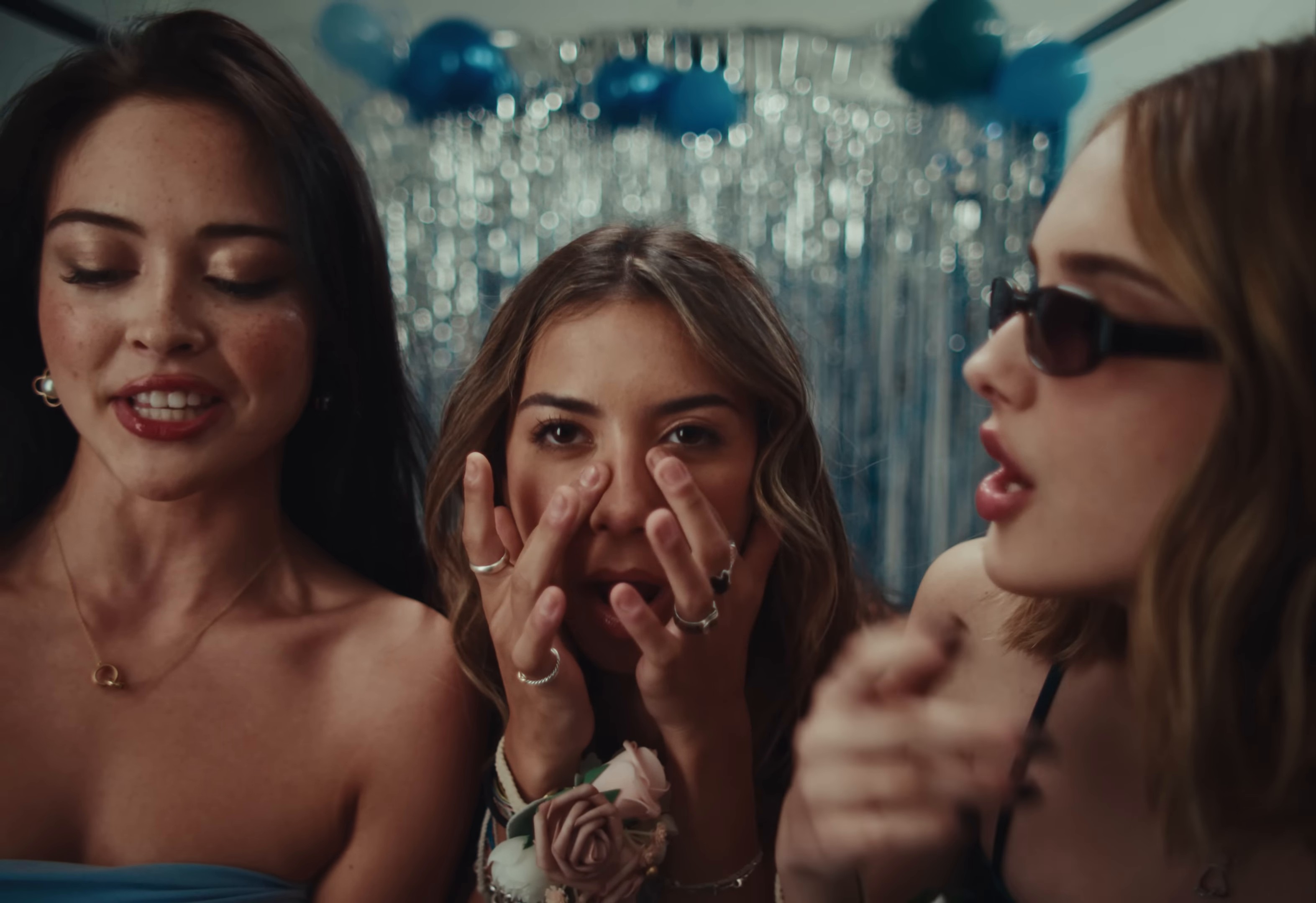 LOSER!! (2024) —  shot,  lighting