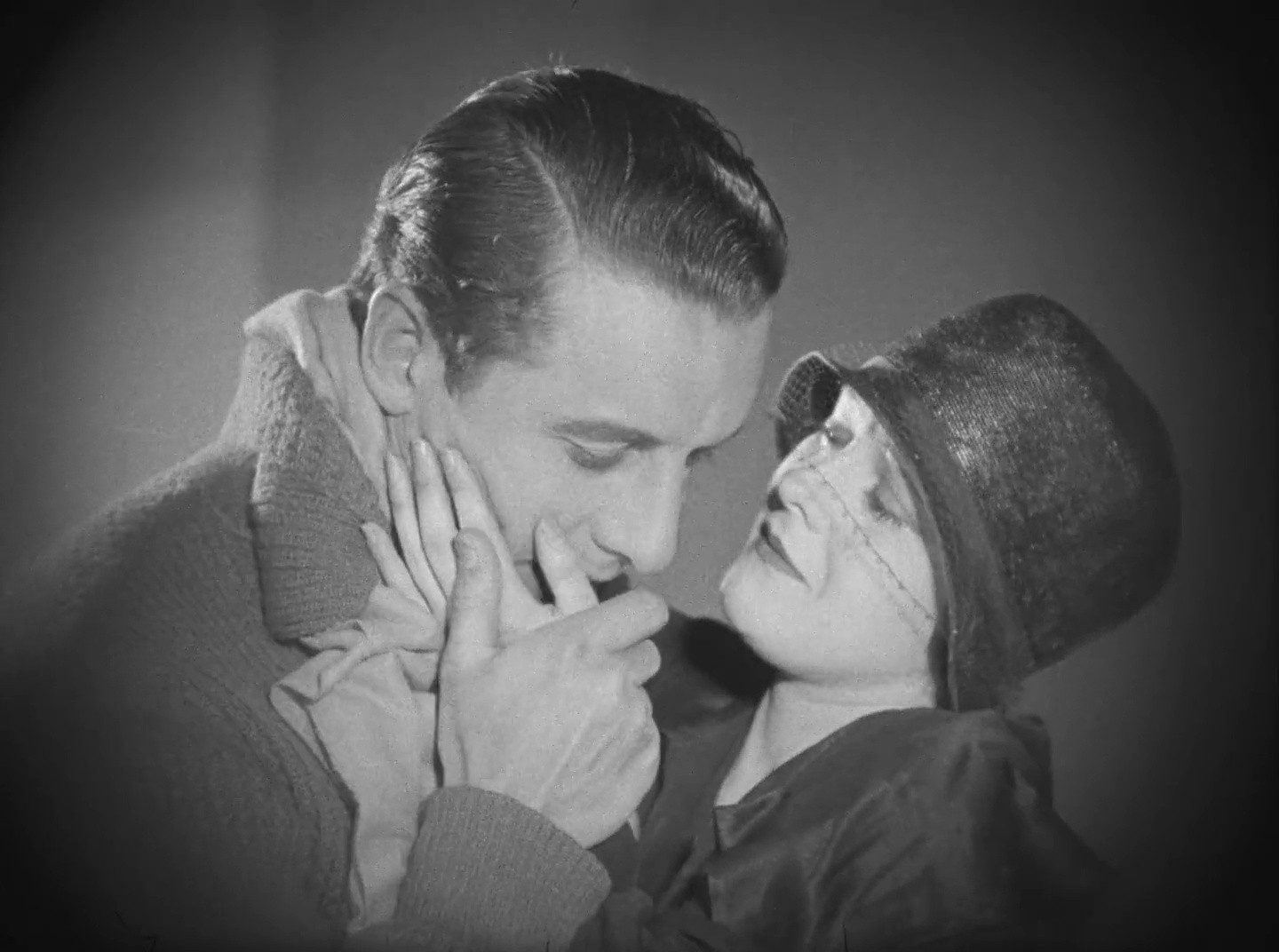 L'Argent (1928) —  shot,  lighting