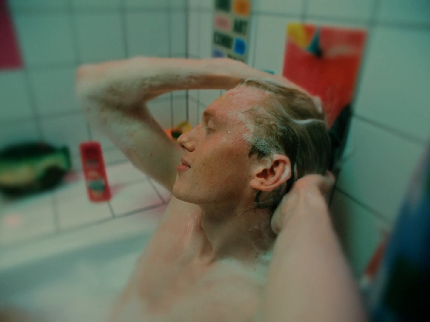 GARNIER FRUCTIS - SHAMPOO SNITCH (2025) —  shot,  lighting