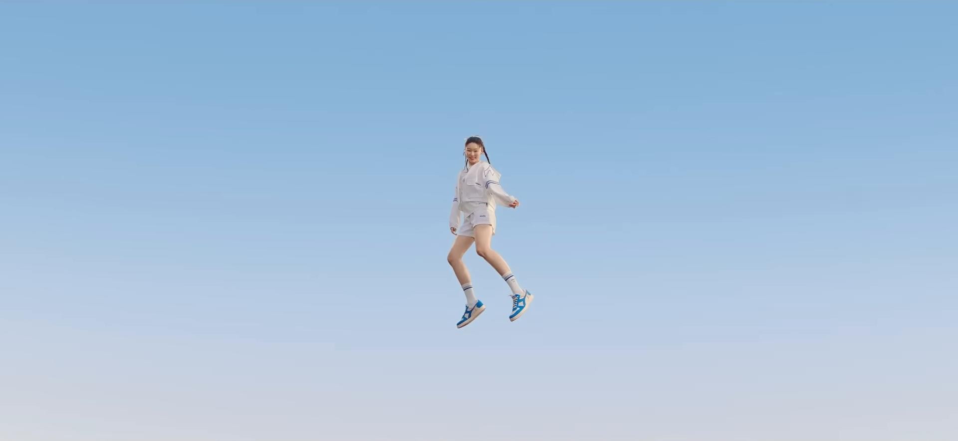 디아도라 23SS 배윤영 브랜드 필름(diadora x Mulan Bae) (2023) —  shot,  lighting