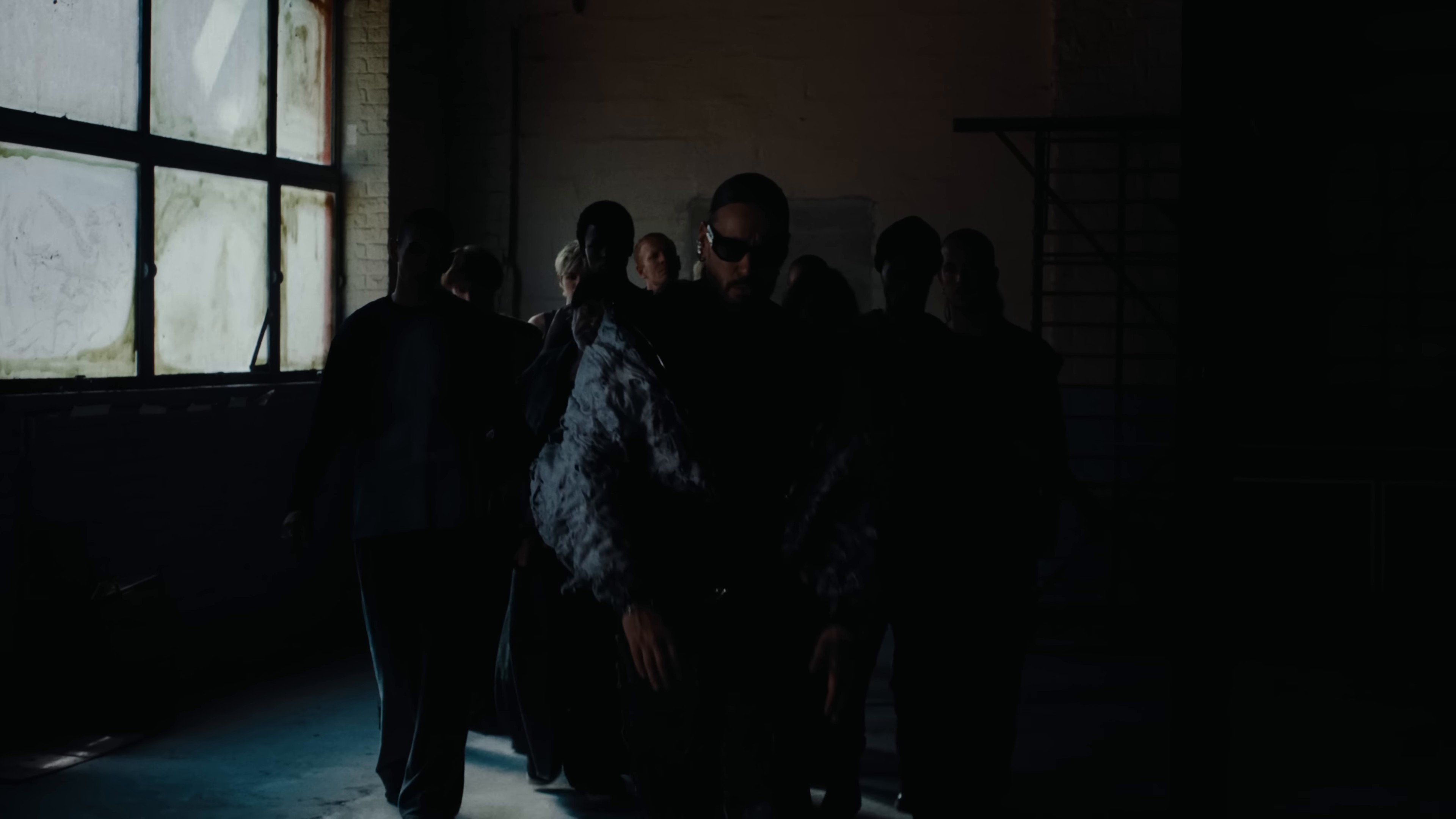 Les hommes aux yeux noirs (2024) —  shot,  lighting