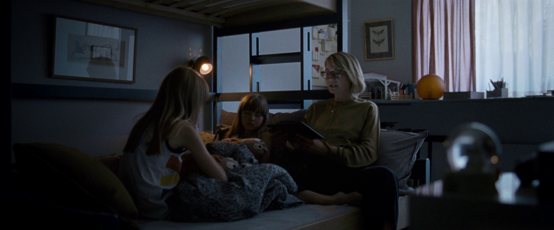 Queen of Hearts (2019) —  shot,  lighting