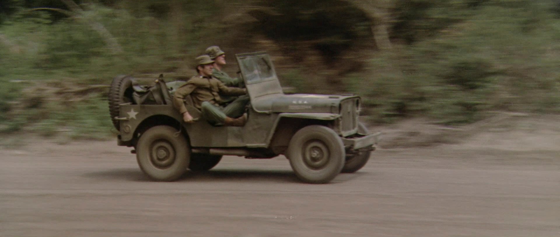 MASH (1970) —  shot,  lighting