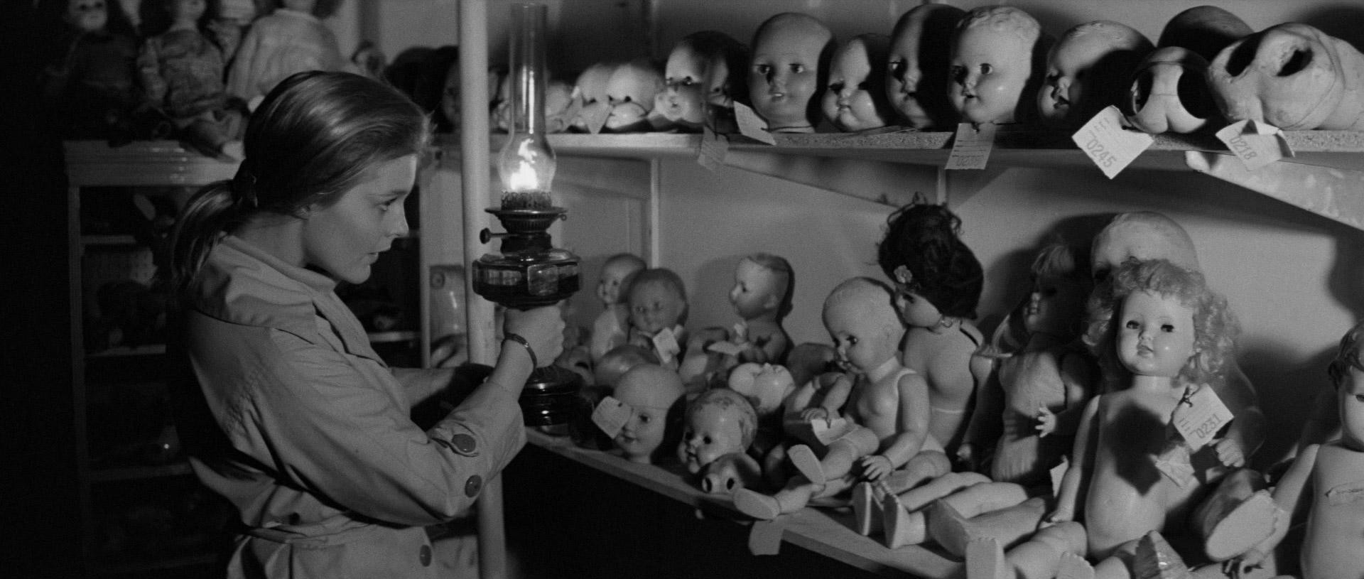 Bunny Lake Is Missing (1965) —  shot,  lighting