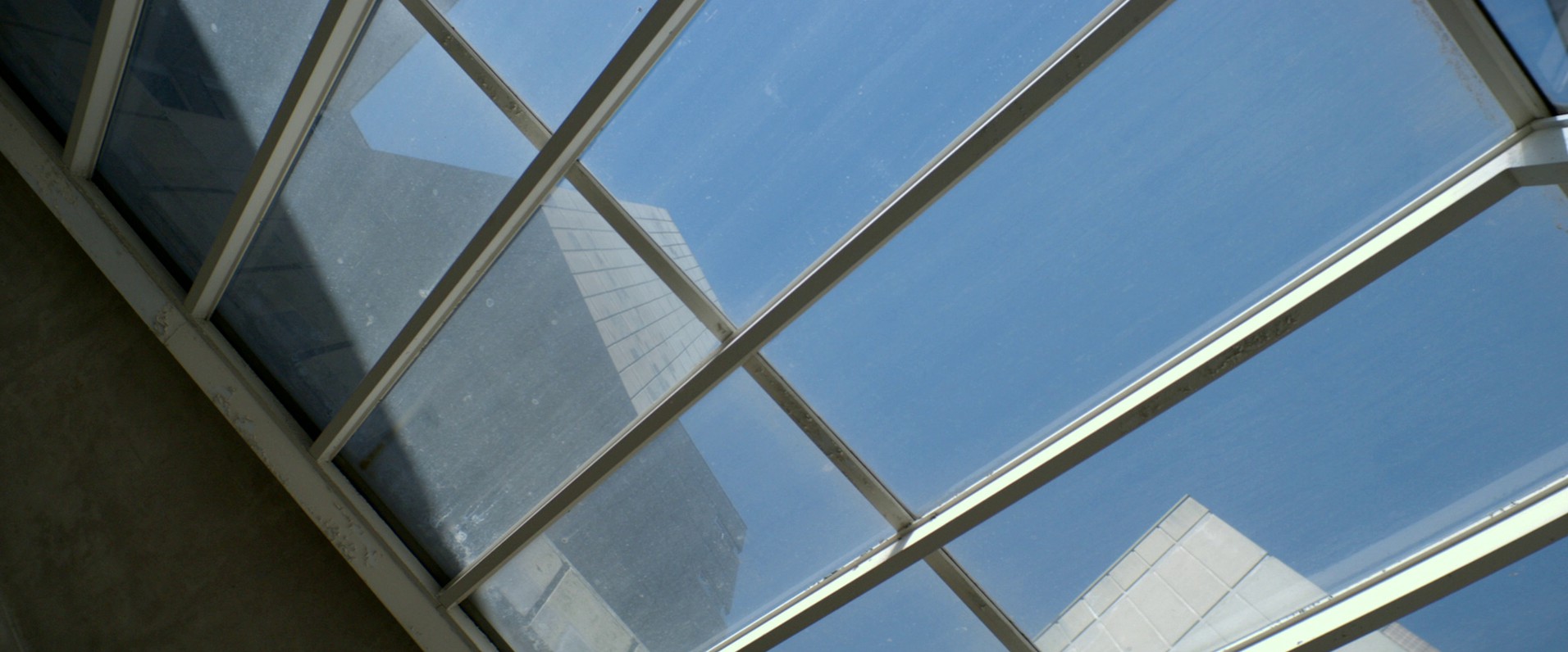 Jonathan (2018) —  shot,  lighting