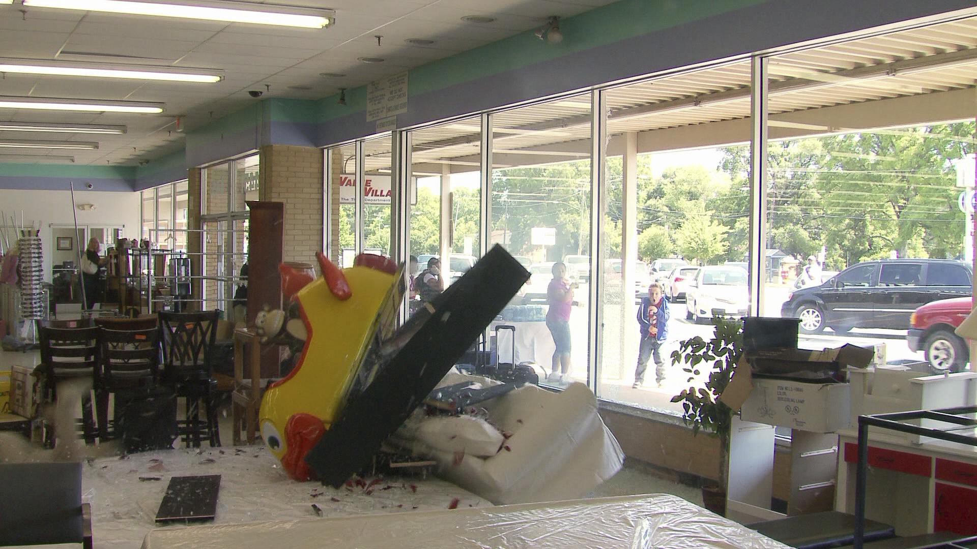 Jackass Presents: Bad Grandpa (2013) —  shot,  lighting