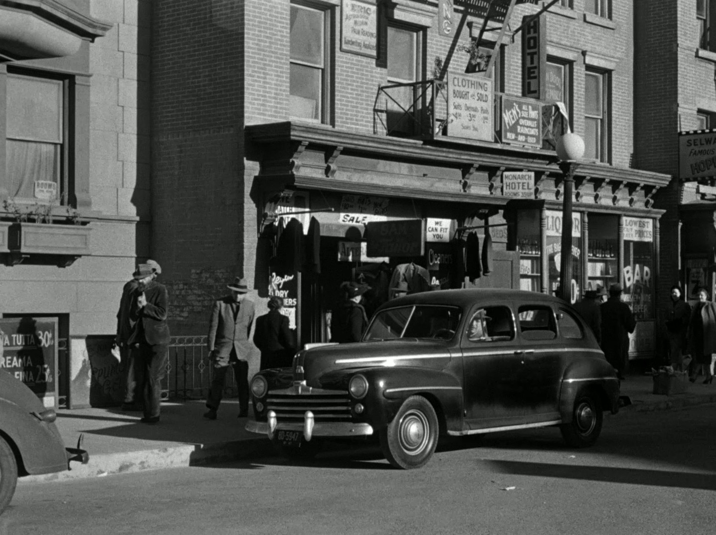 The Killer That Stalked New York (1950) —  shot,  lighting