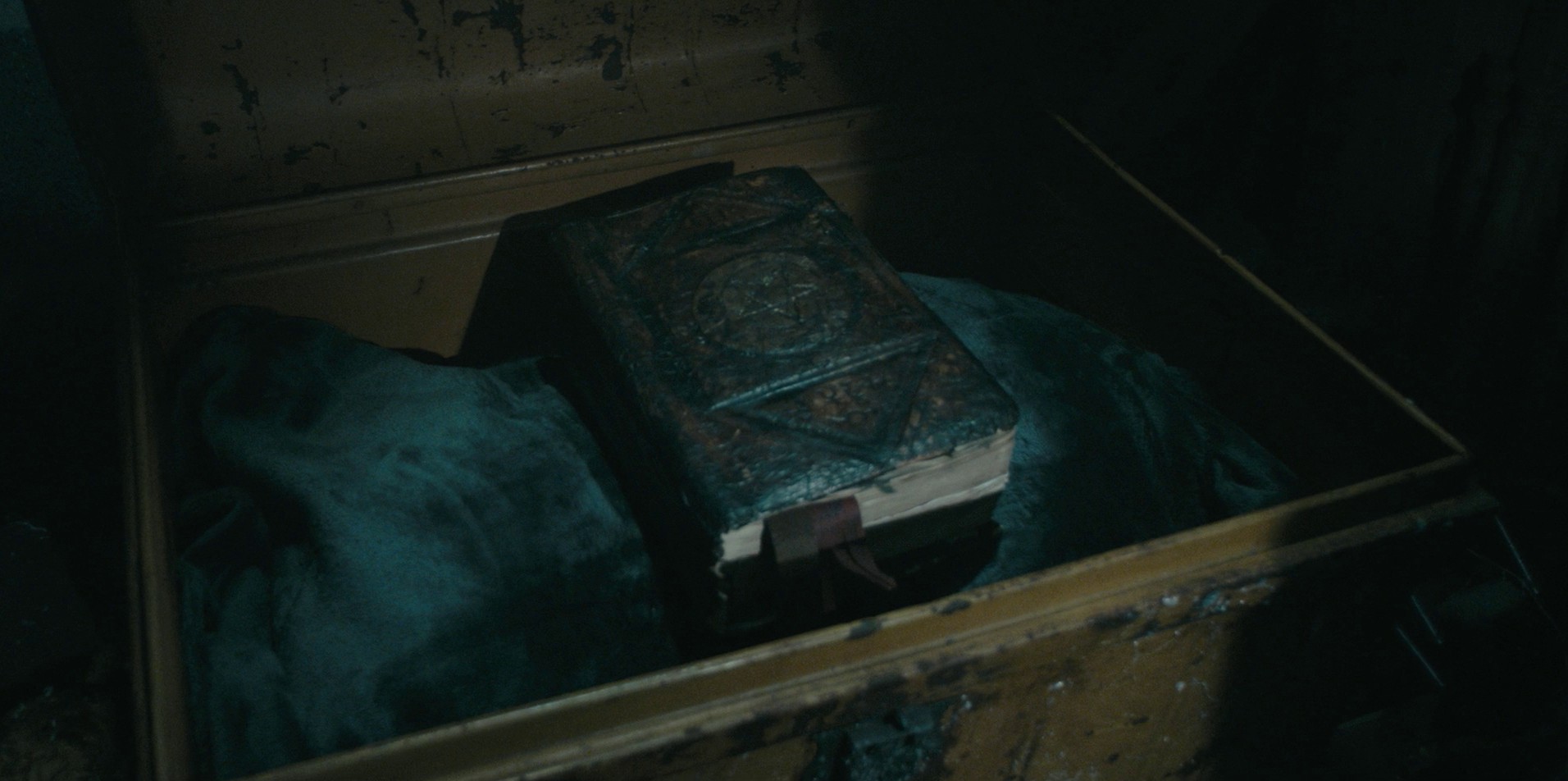 Book of Monsters (2018) —  shot,  lighting