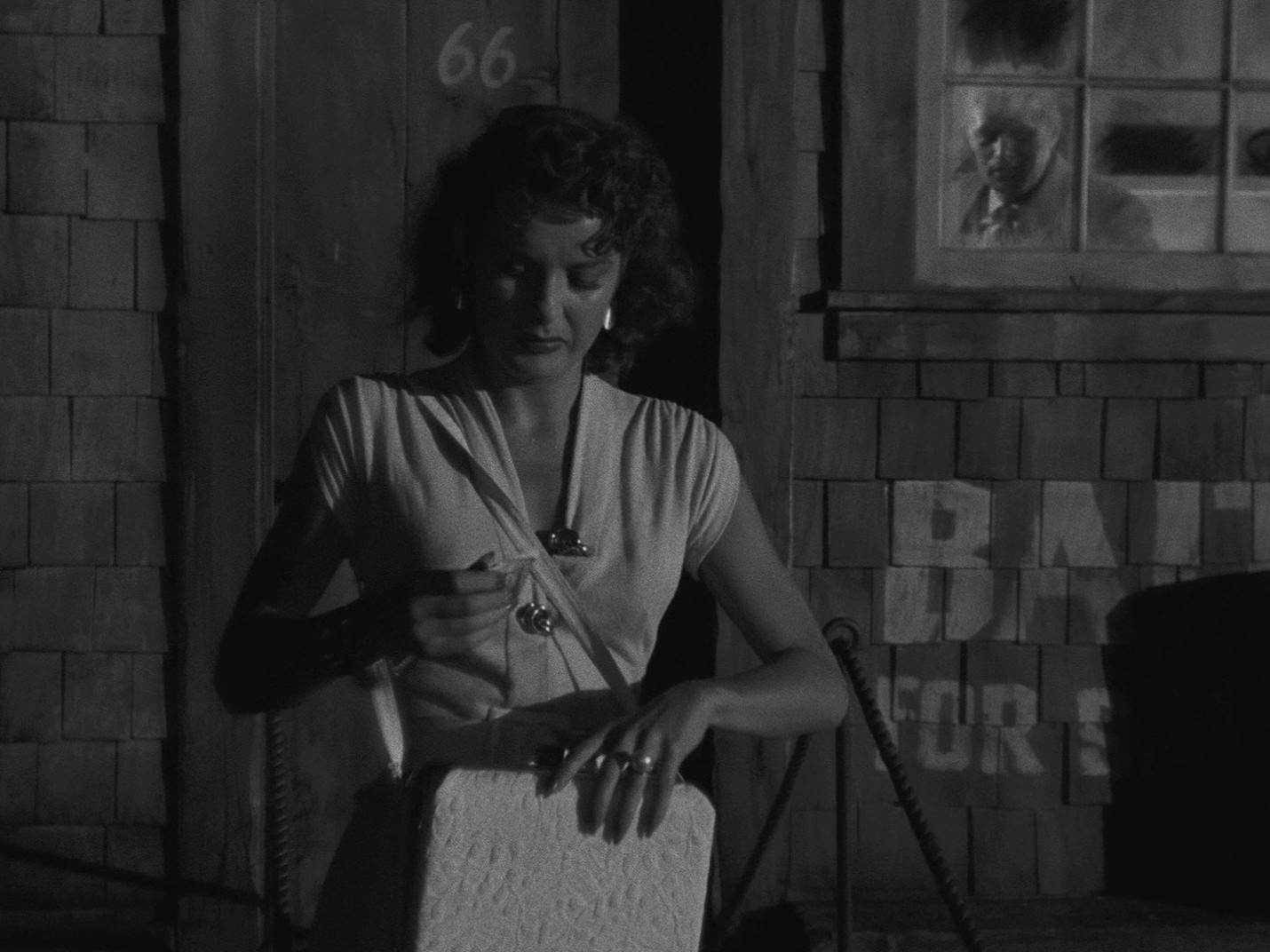 Pickup on South Street (1953) —  shot,  lighting