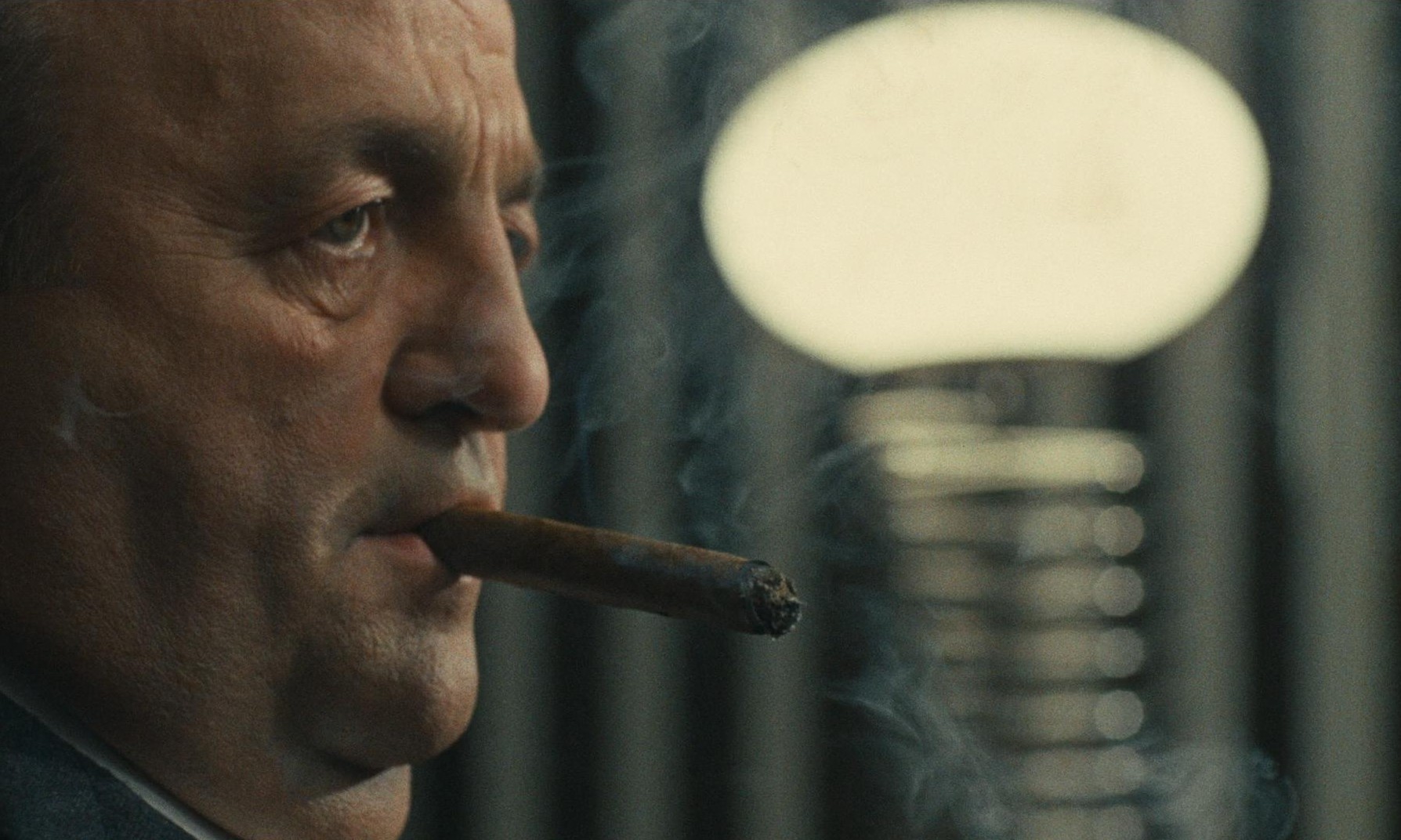 Distracted (1970) —  shot,  lighting