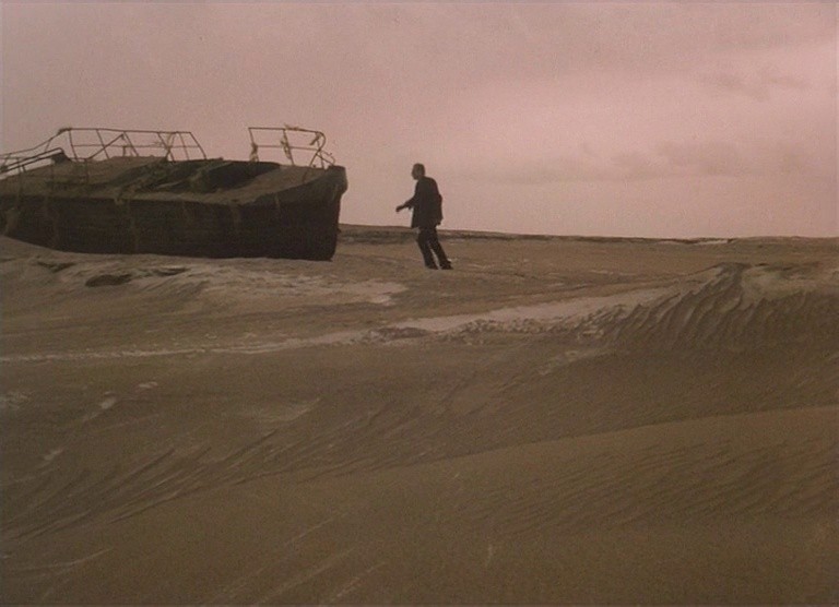 Visitor of a Museum (1990) —  shot,  lighting