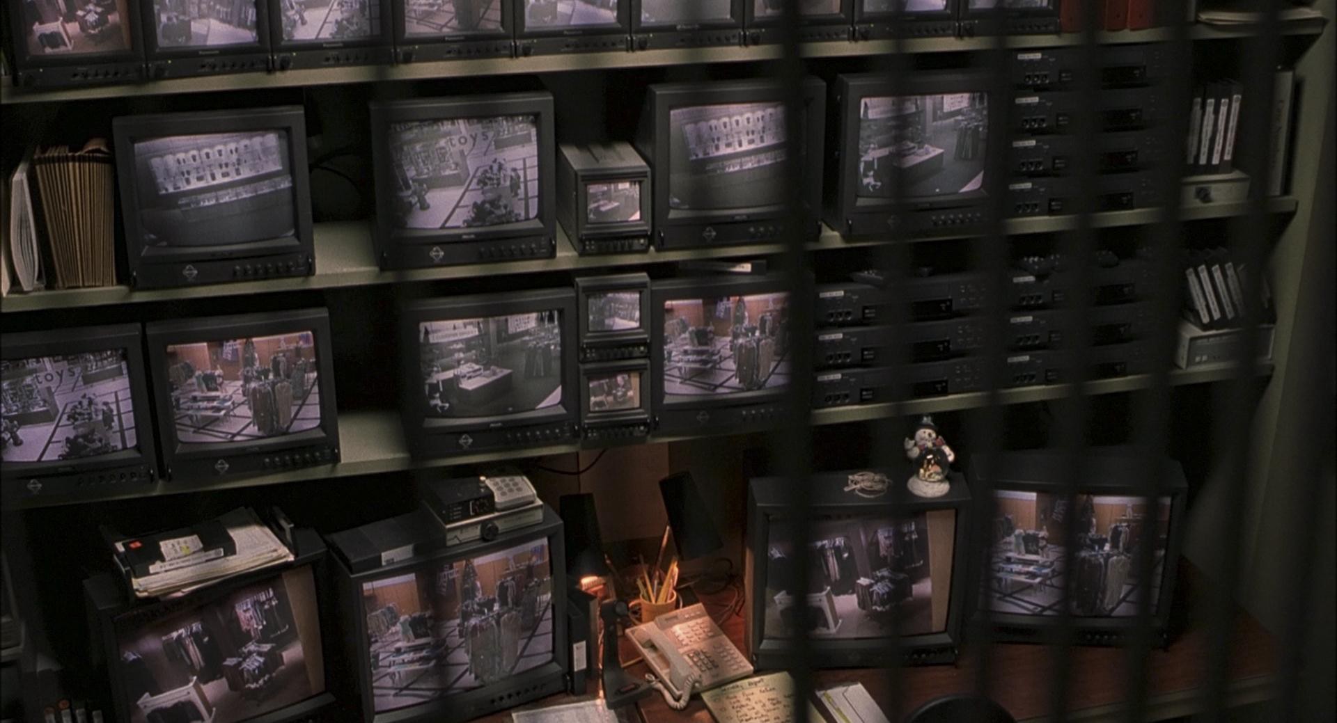 Bad Santa (2003) —  shot,  lighting