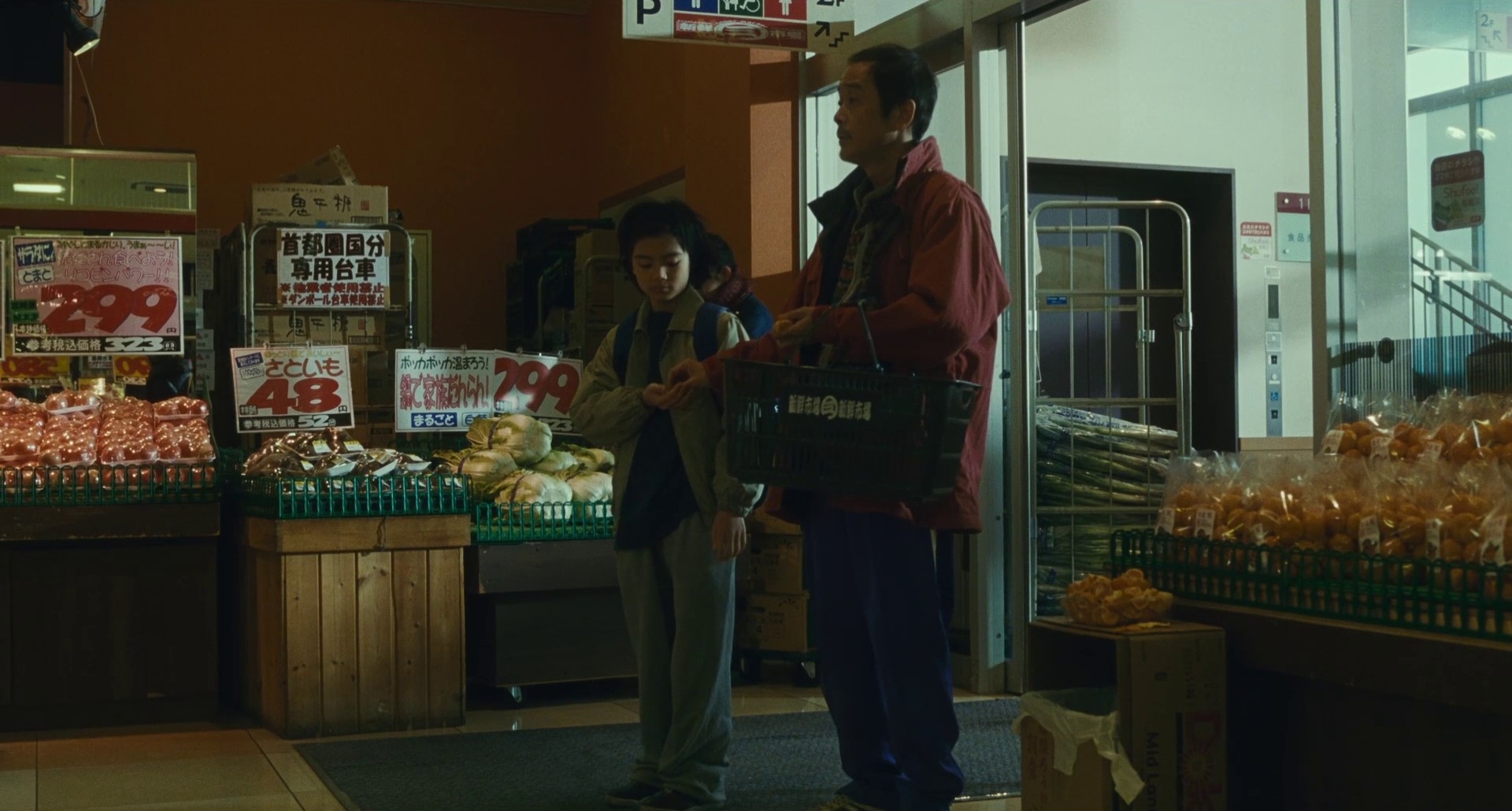 Shoplifters (2018) —  shot,  lighting
