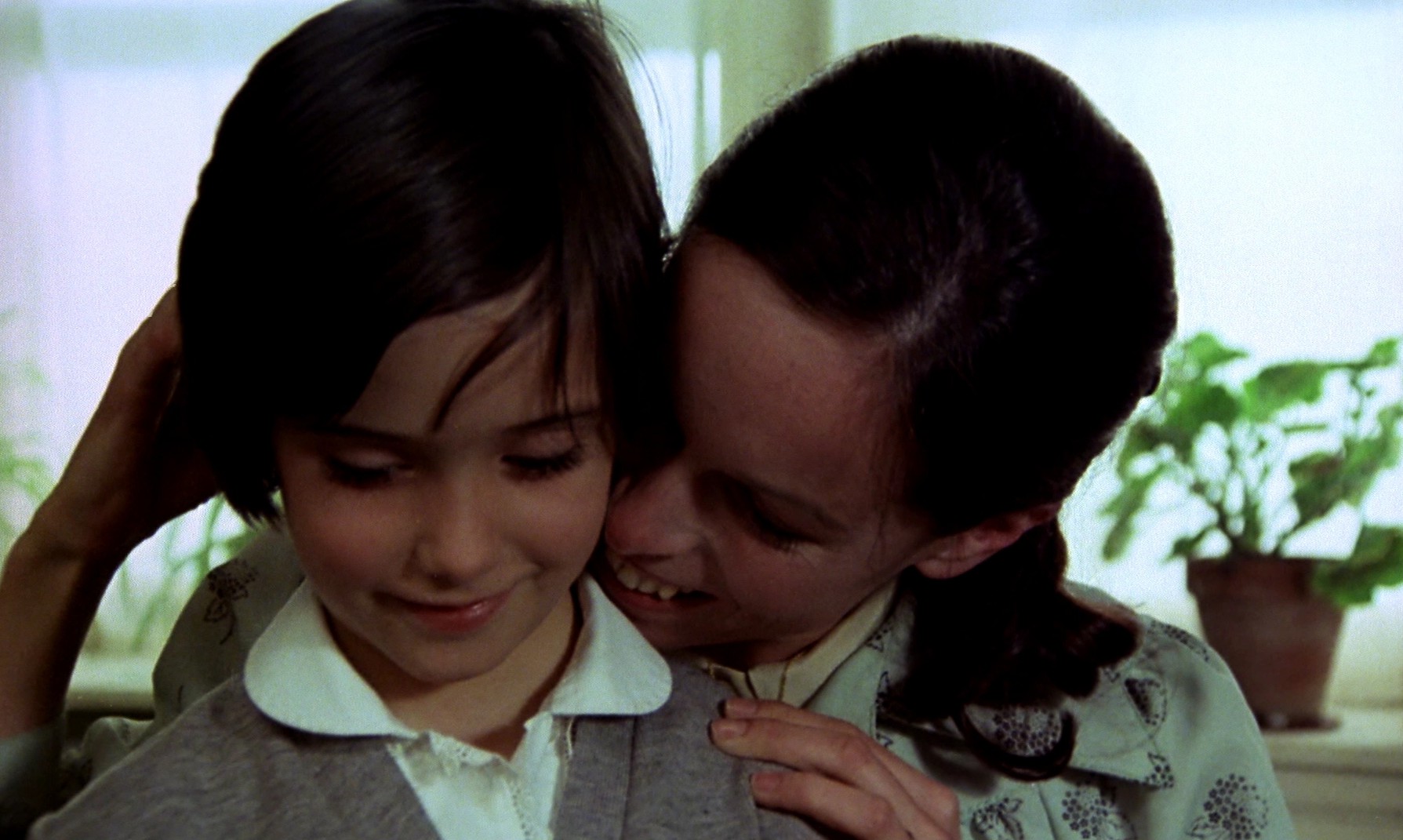 Cría Cuervos (1976) —  shot,  lighting