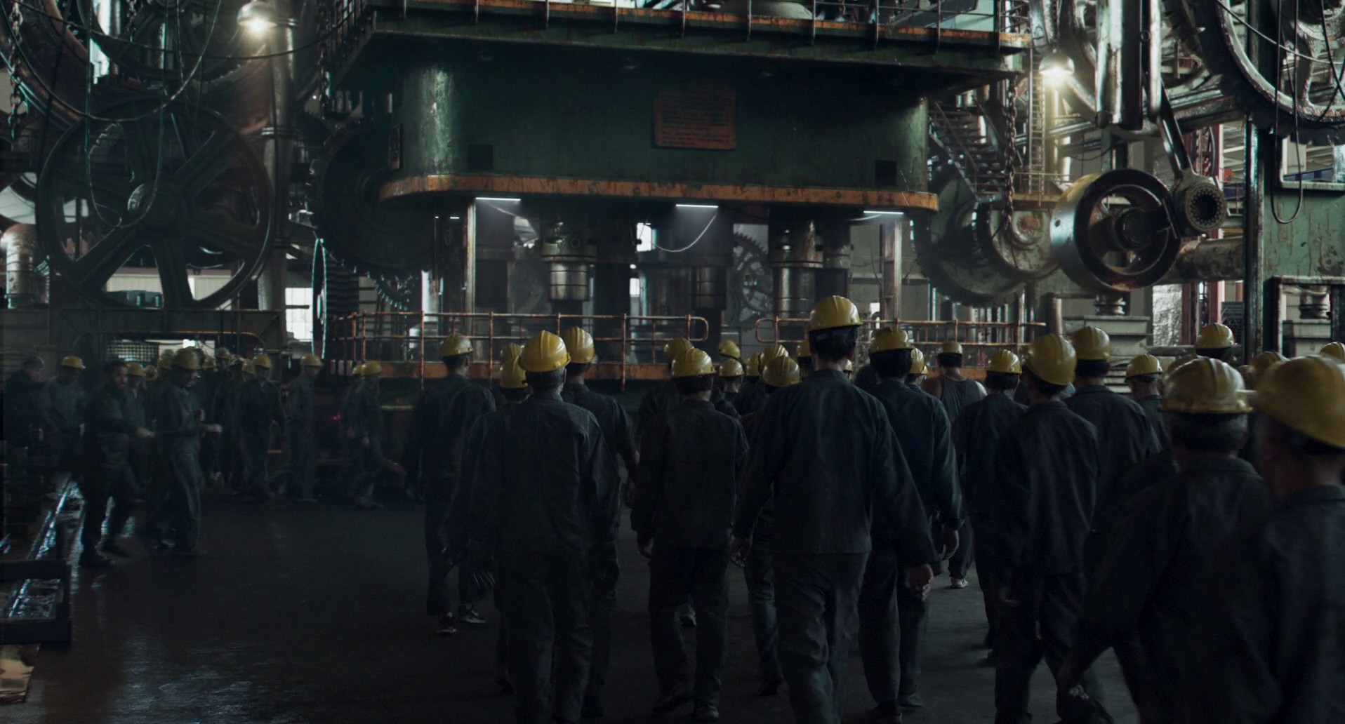 Leila's Brothers (2022) —  shot,  lighting