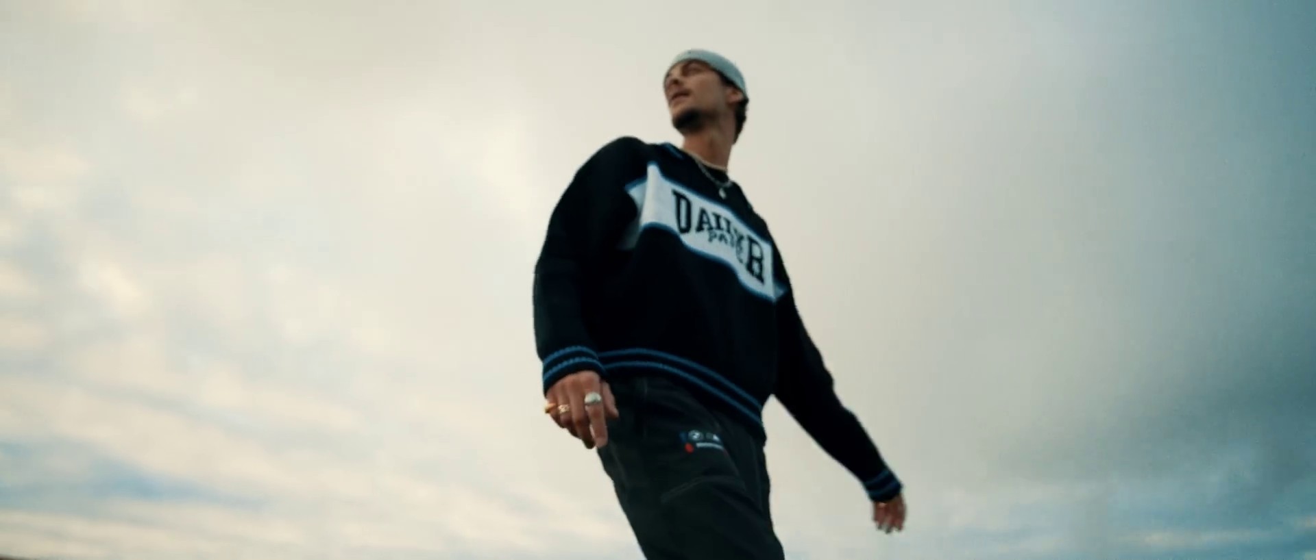 Efferalgan (2022) —  shot,  lighting