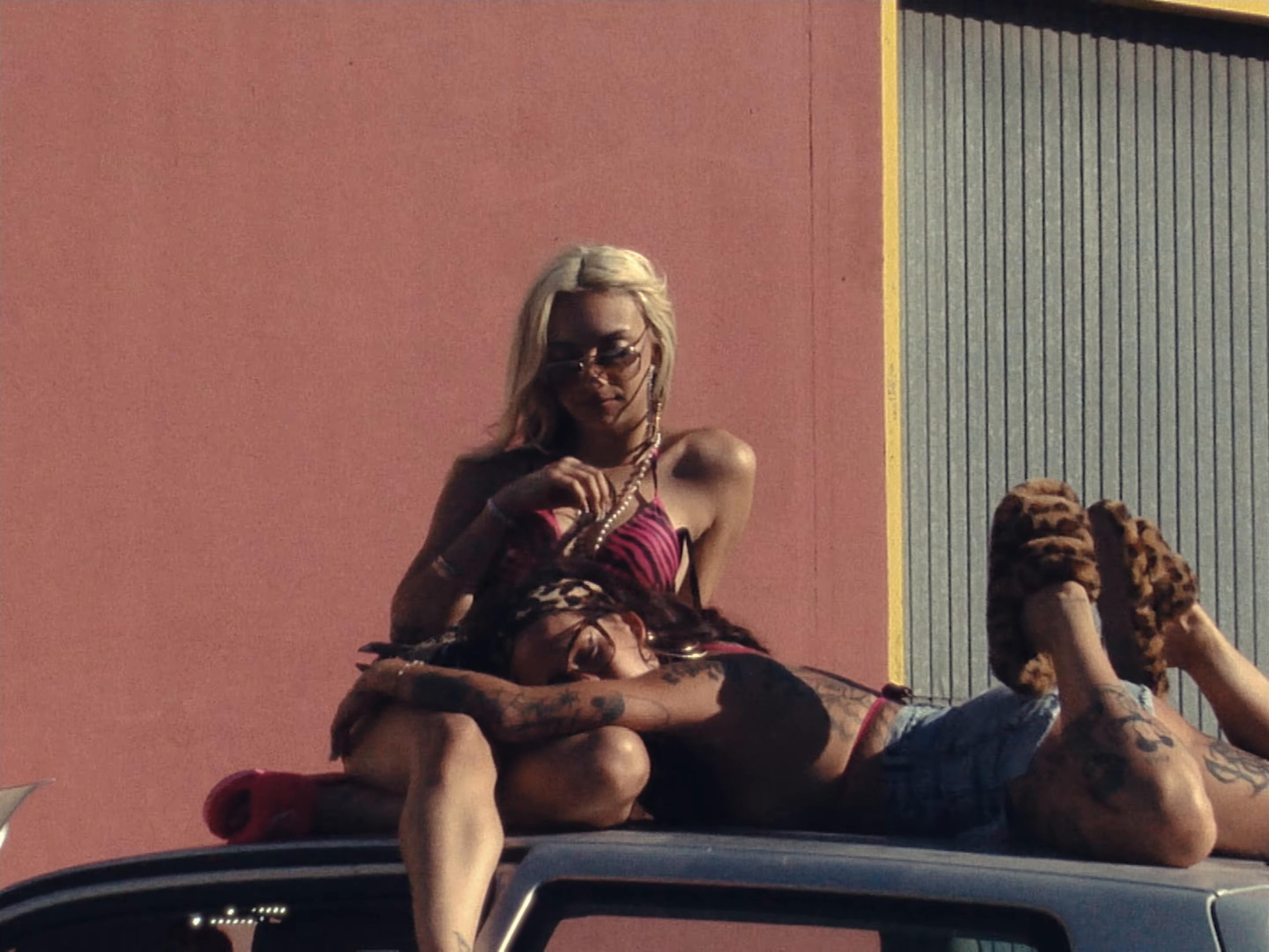 adicto a tus besos (2025) —  shot,  lighting