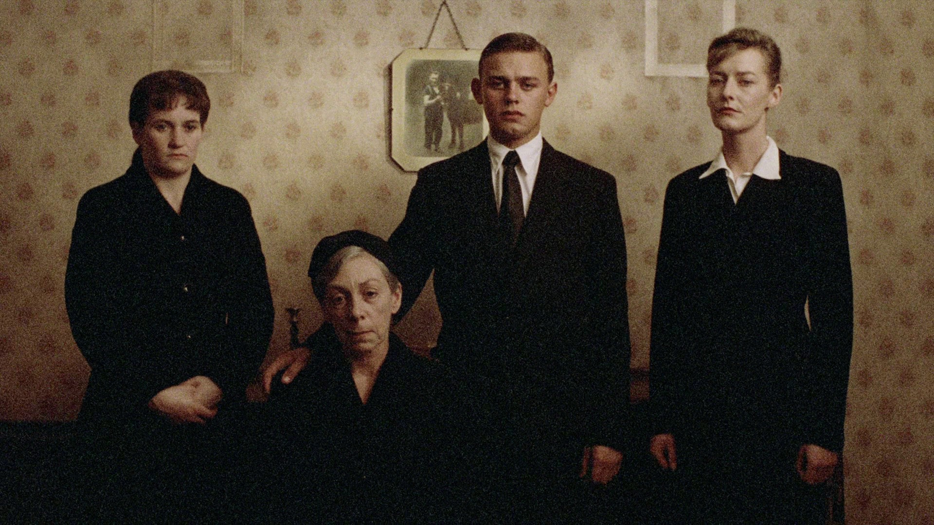 Distant Voices, Still Lives (1988) —  shot,  lighting