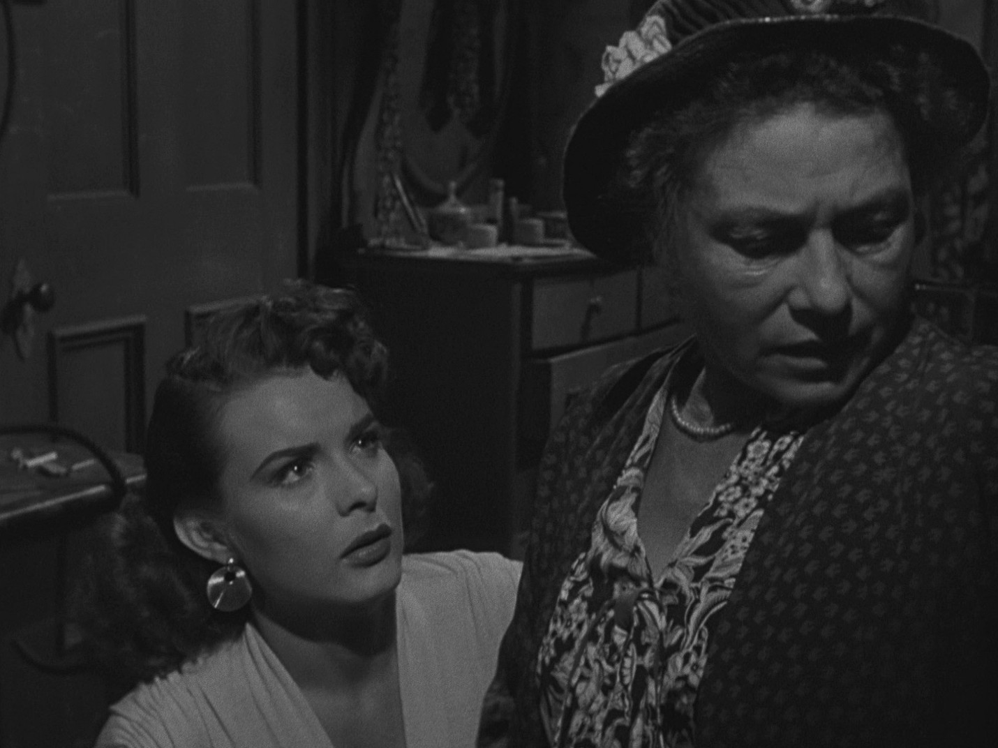 Pickup on South Street (1953) —  shot,  lighting