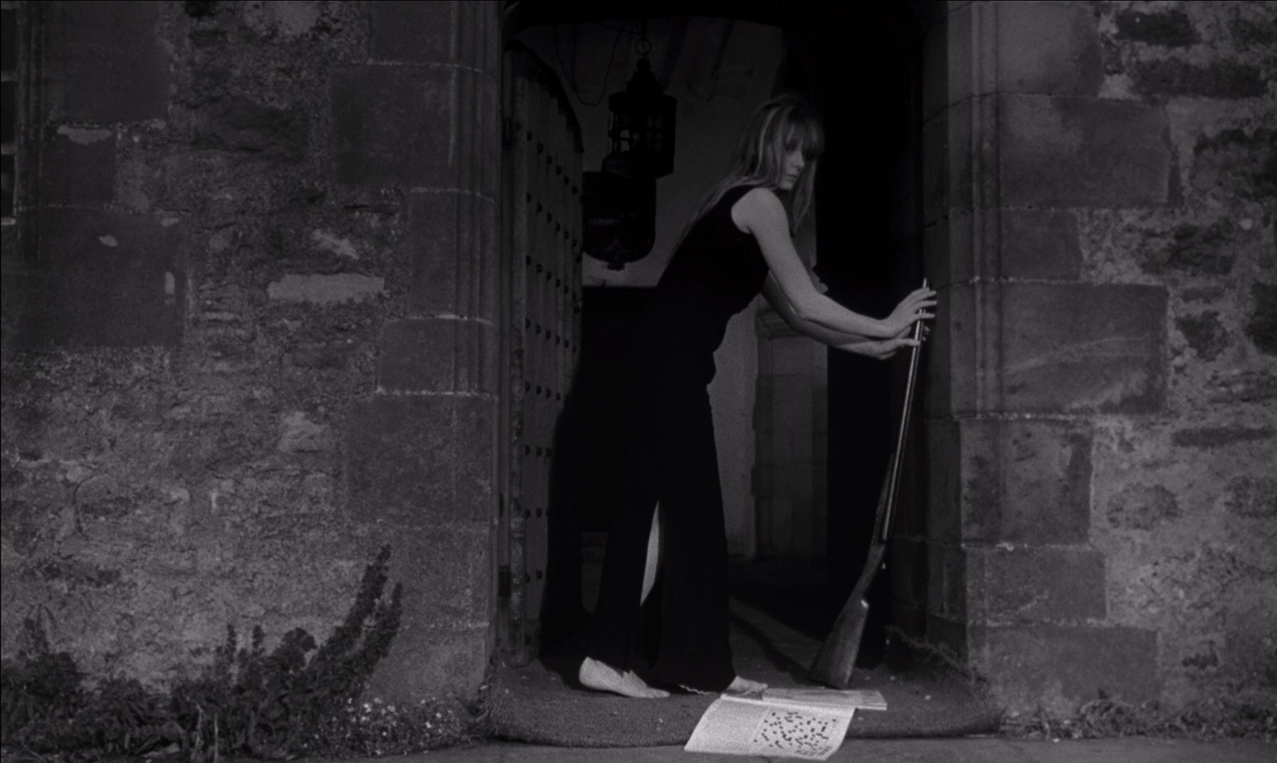 Cul-de-sac (1966) —  shot,  lighting