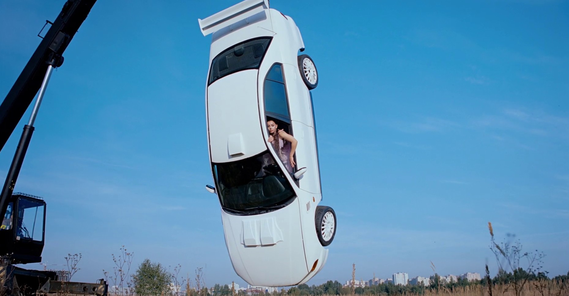 White Mercedes (2019) —  shot,  lighting