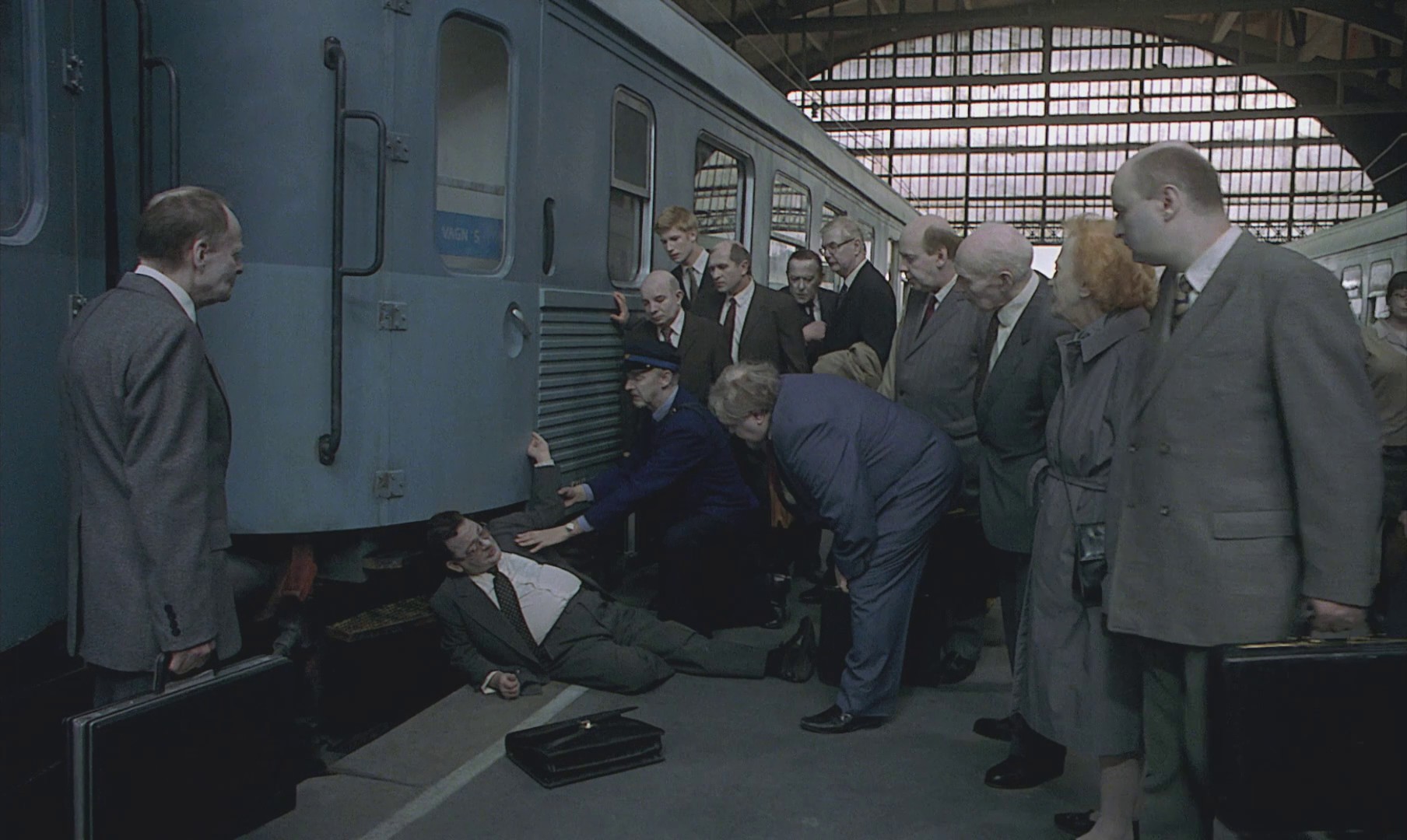 Songs from the Second Floor (2000) —  shot,  lighting