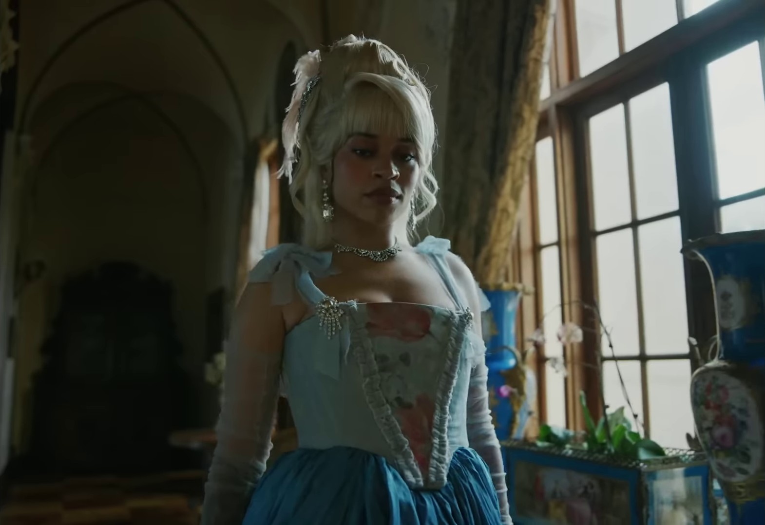 Keeps On (2022) —  shot,  lighting