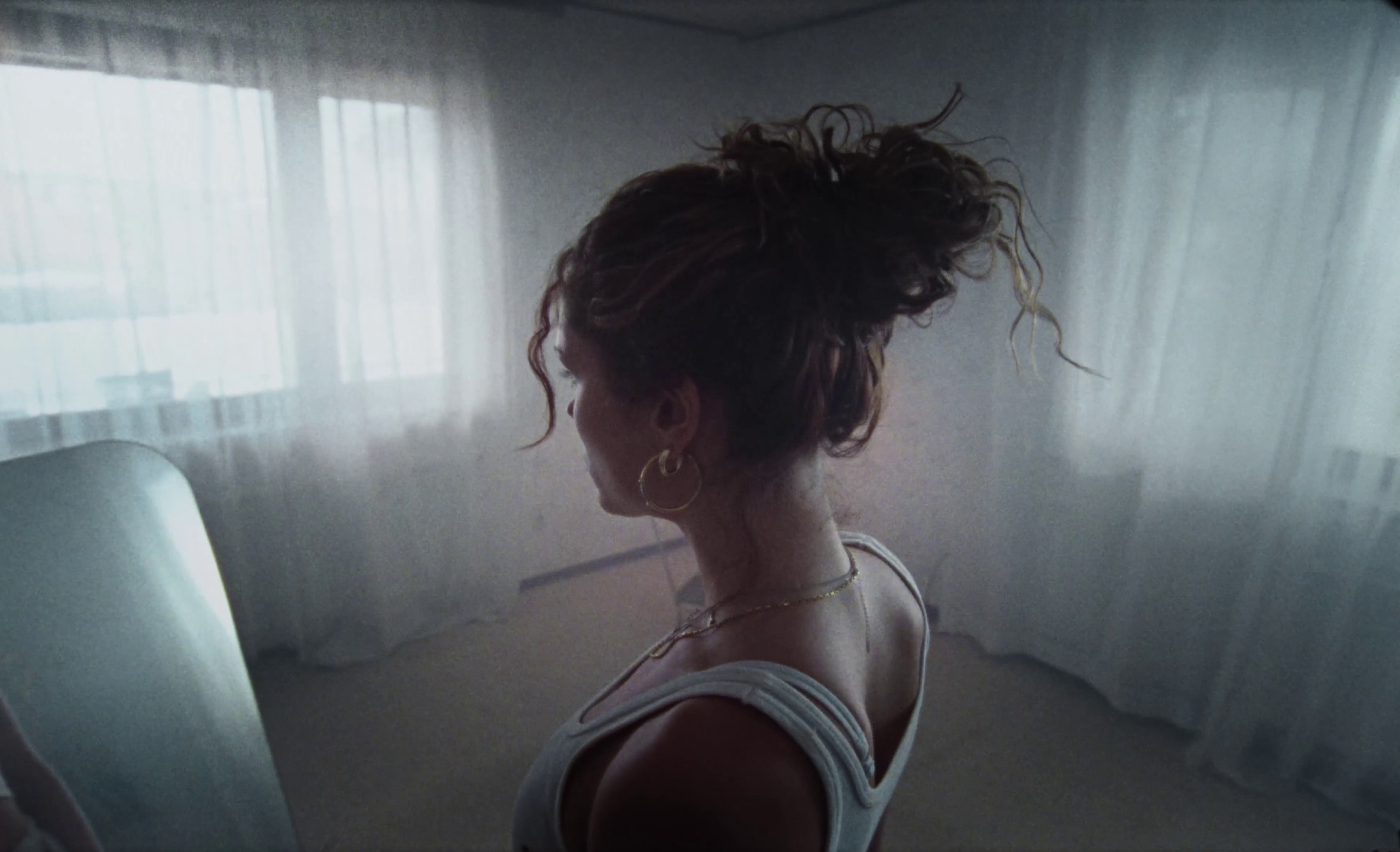 Alles (und Nichts) (2024) —  shot,  lighting