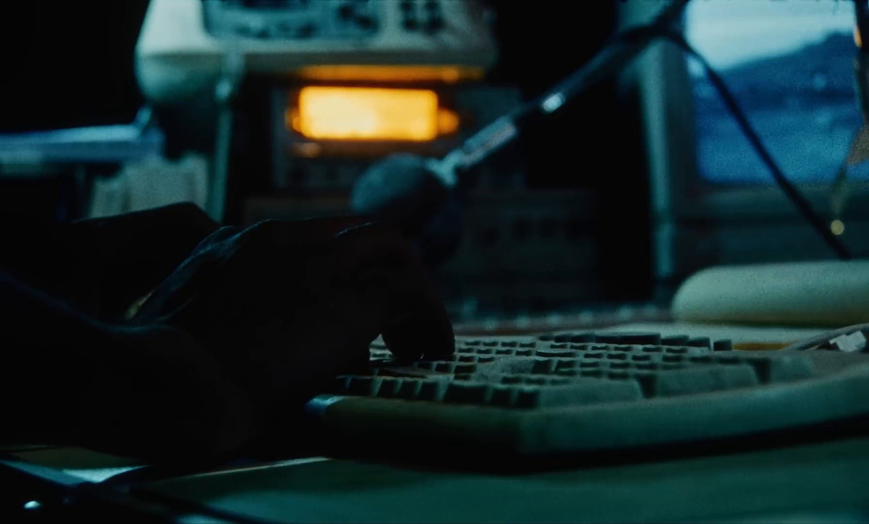 Kartell feat. Kurtis Wells, Mars (2024) —  shot,  lighting