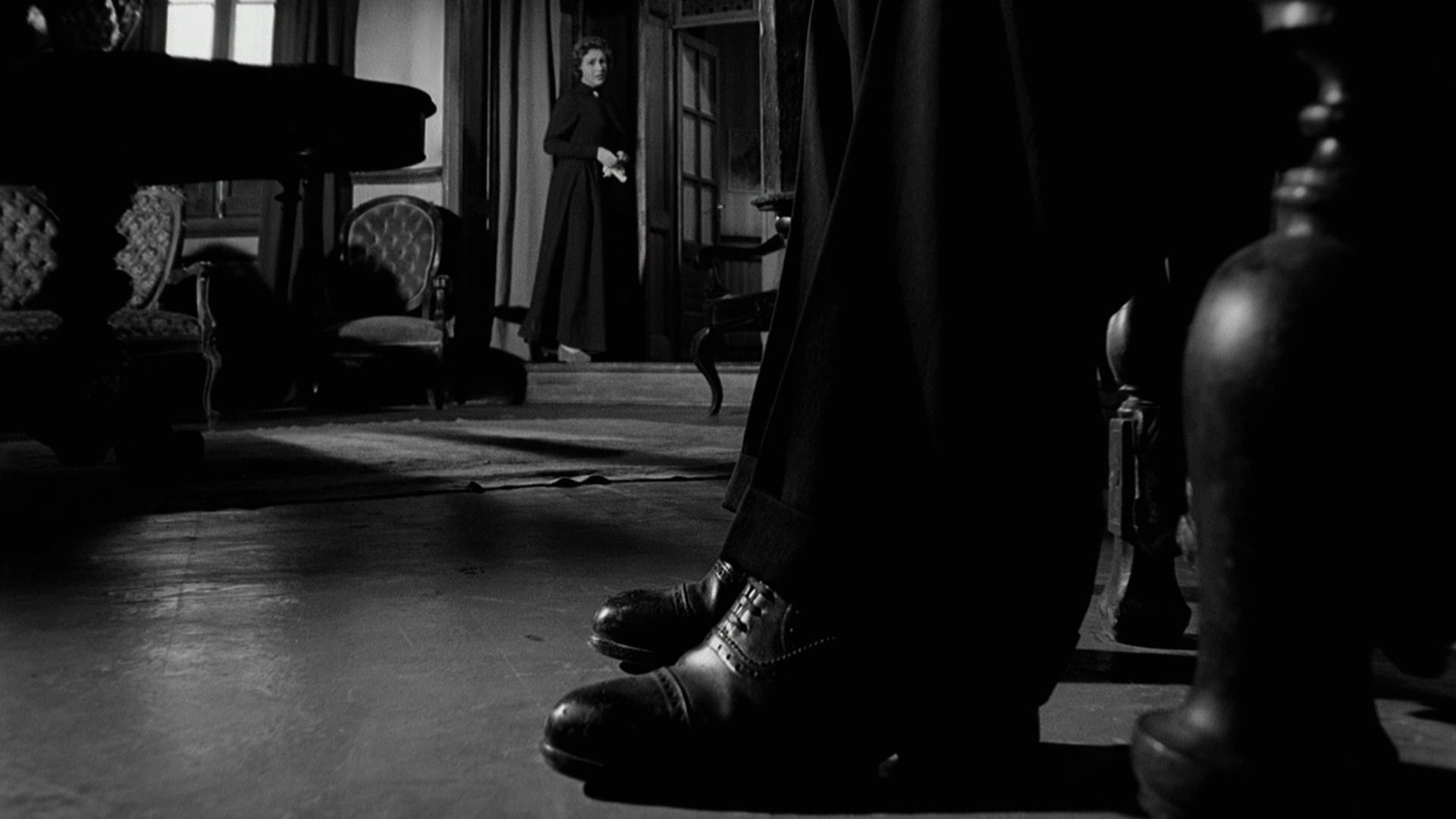 Skeleton of Mrs. Morales (1960) —  shot,  lighting