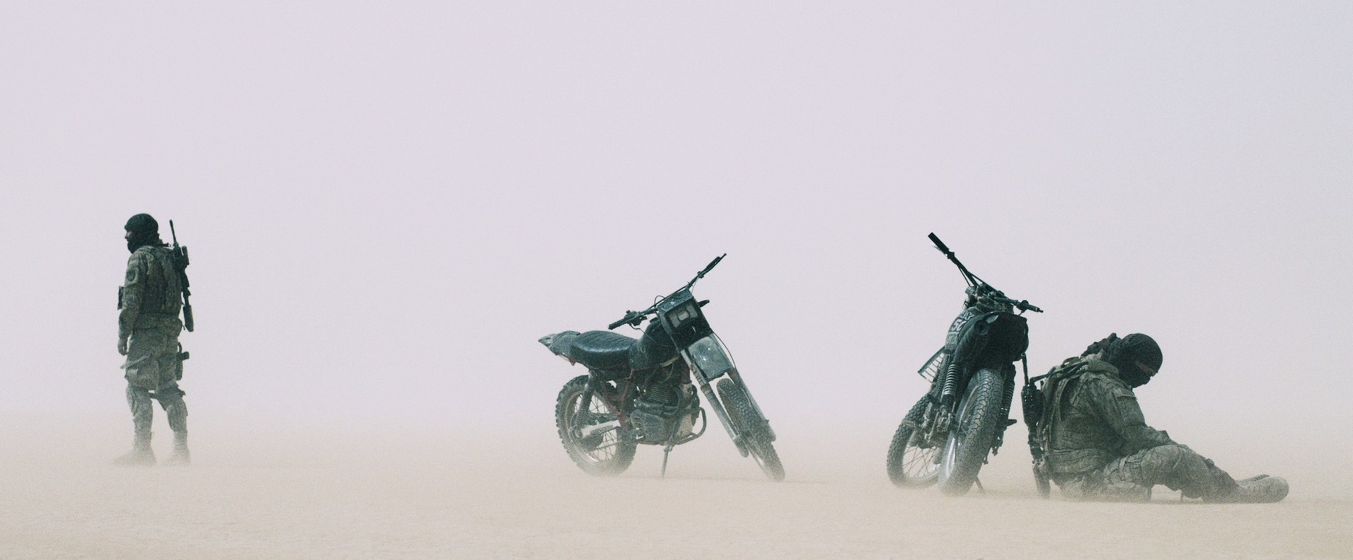 Monsters: Dark Continent (2014) —  shot,  lighting