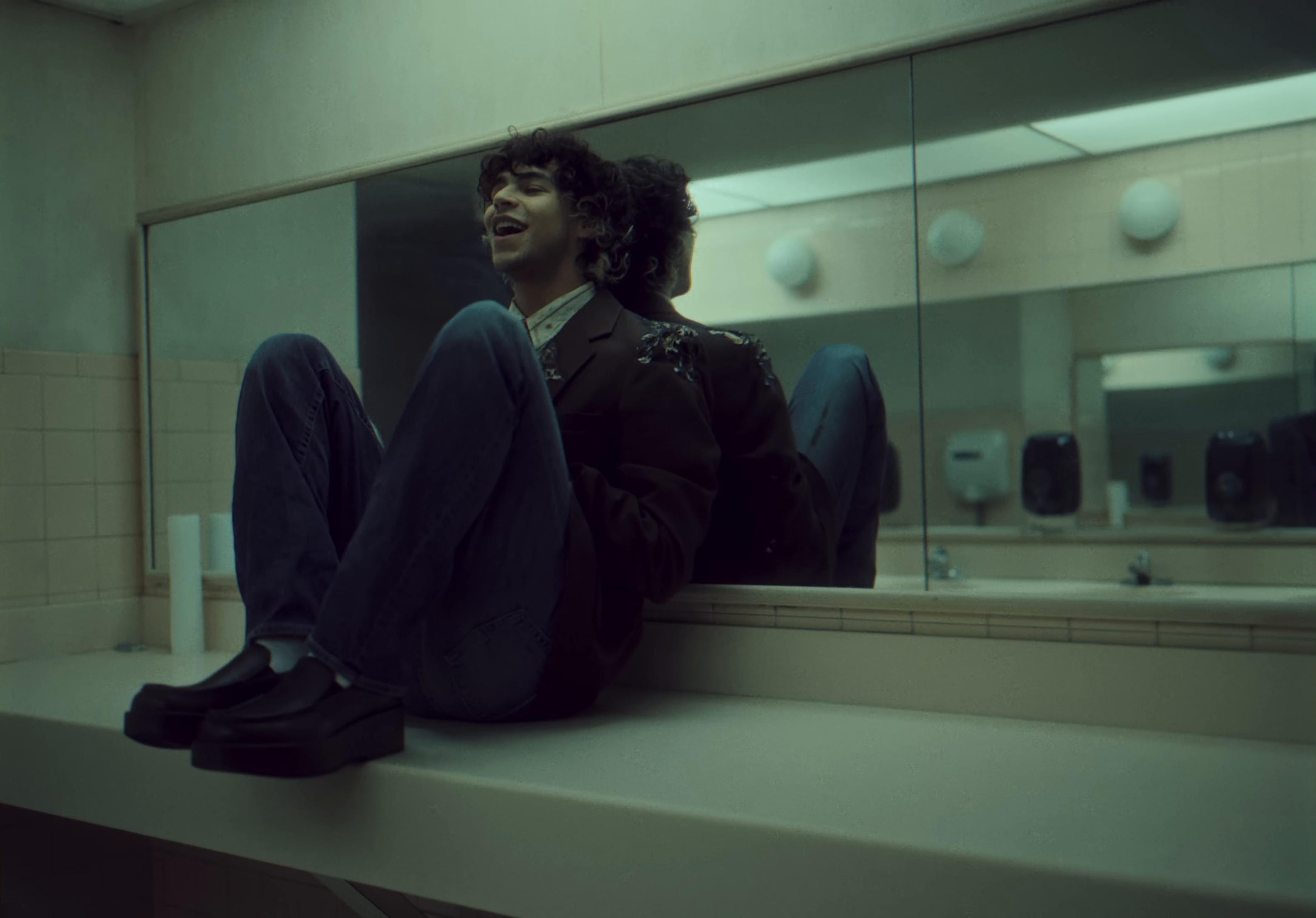 sorry es que soy intenso (Apocalipsis) (2024) —  shot,  lighting