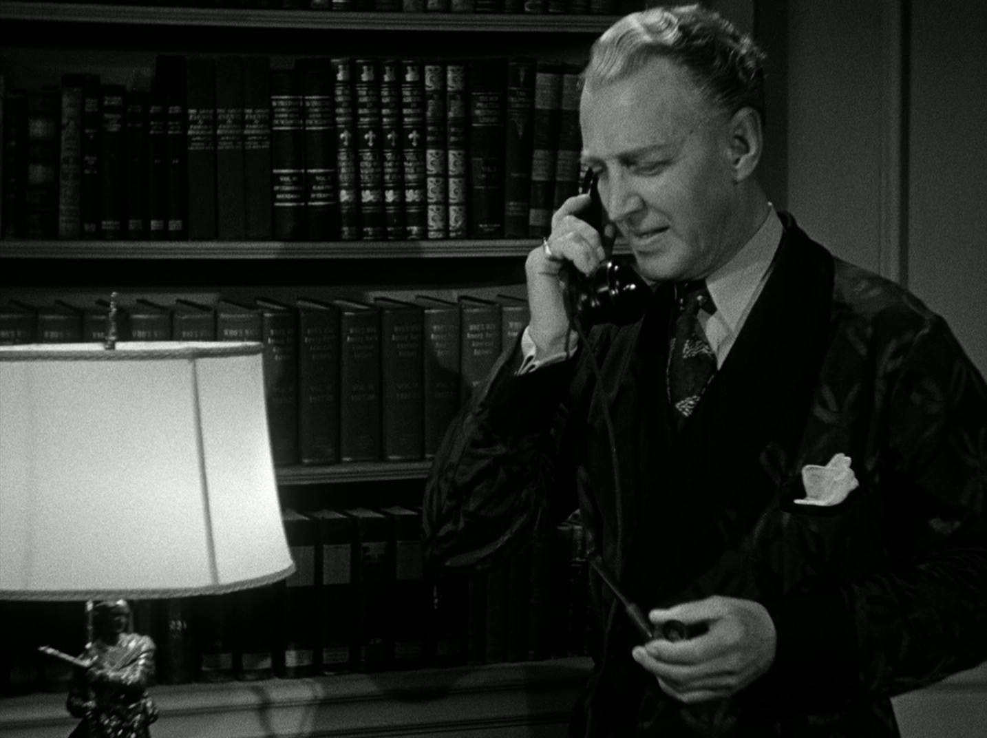 Escape in the Fog (1945) —  shot,  lighting