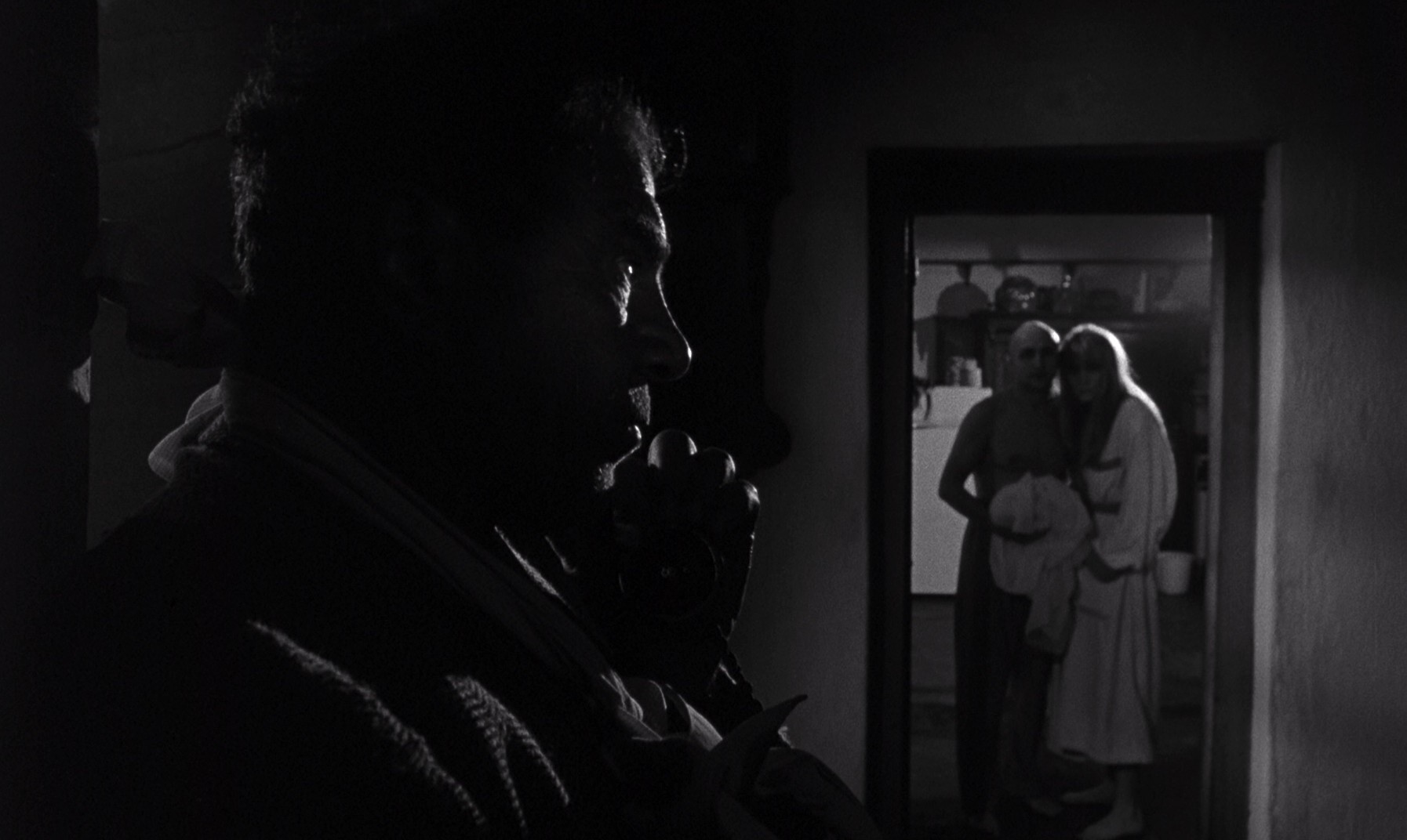 Cul-de-sac (1966) —  shot,  lighting