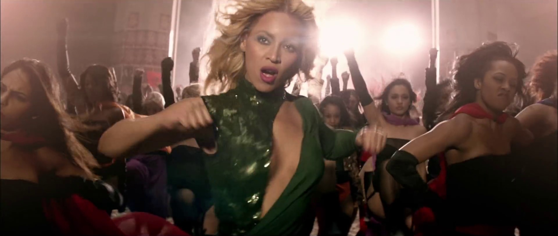 Run The World (Girls) (2011) —  shot,  lighting