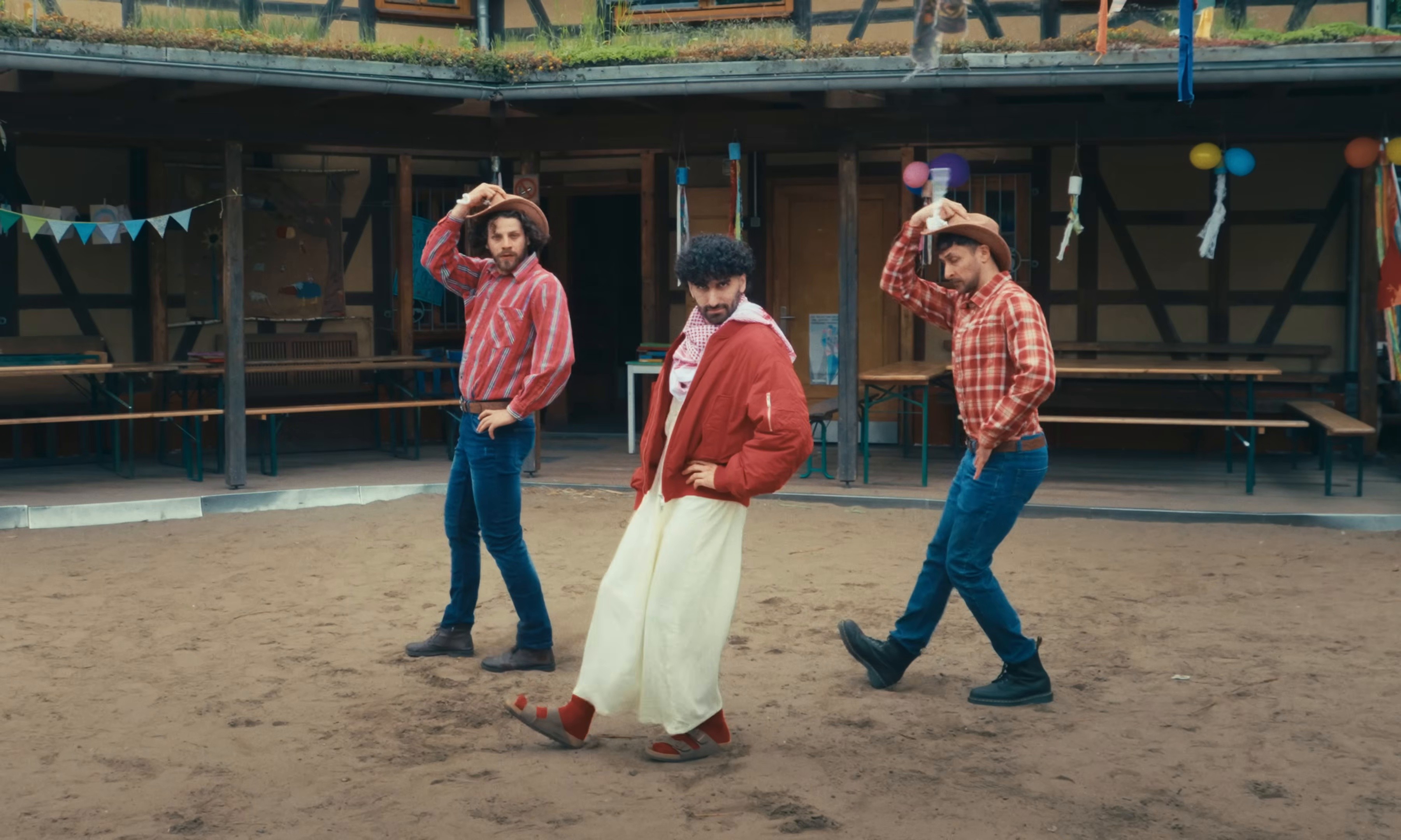 MISH AMERICAN (2025) —  shot,  lighting