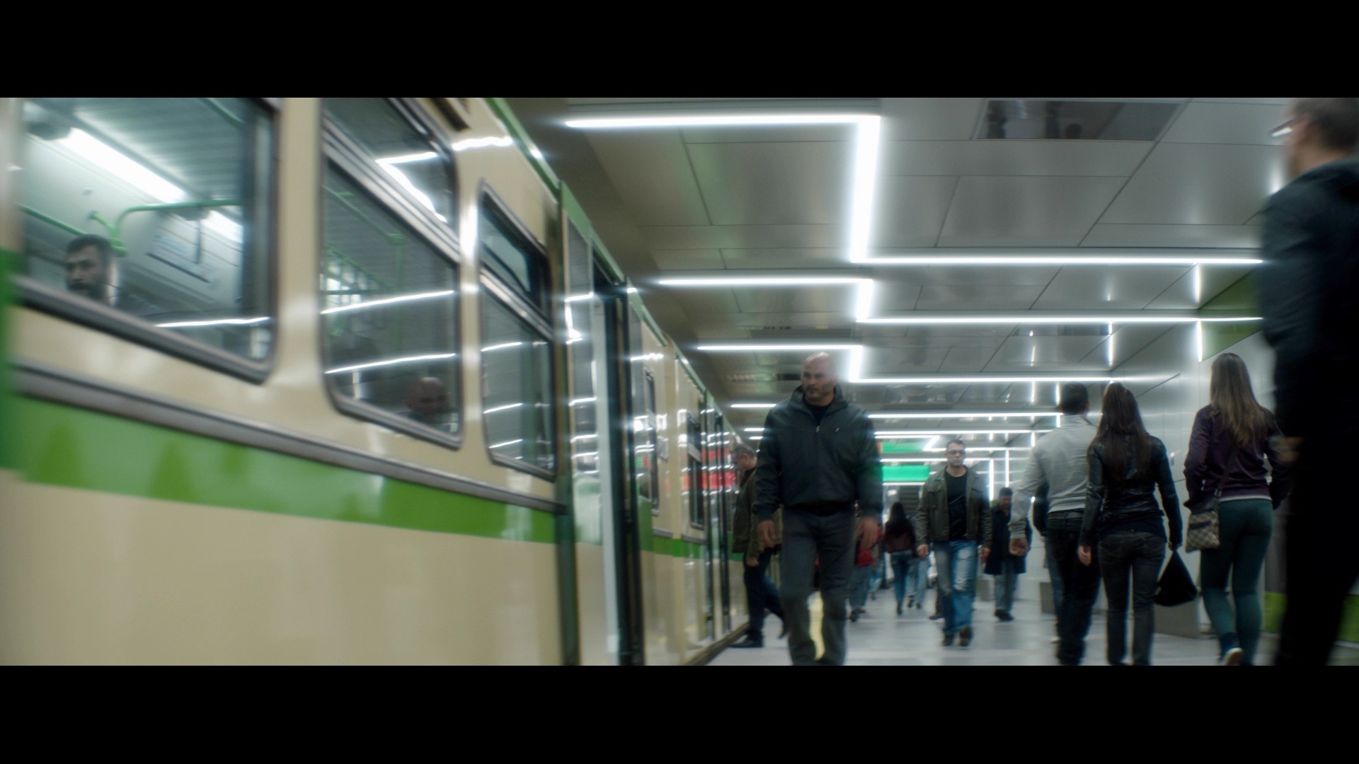 The Hitman's Bodyguard (2017) —  shot,  lighting