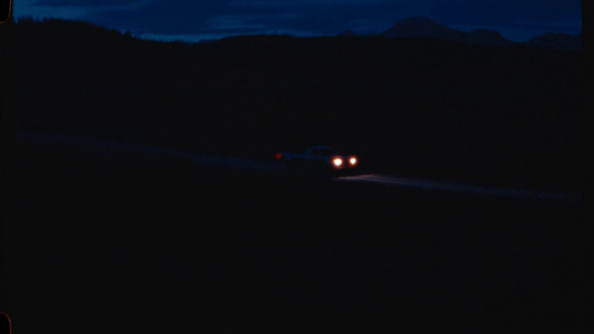 Event Horizon  (2019) —  shot,  lighting